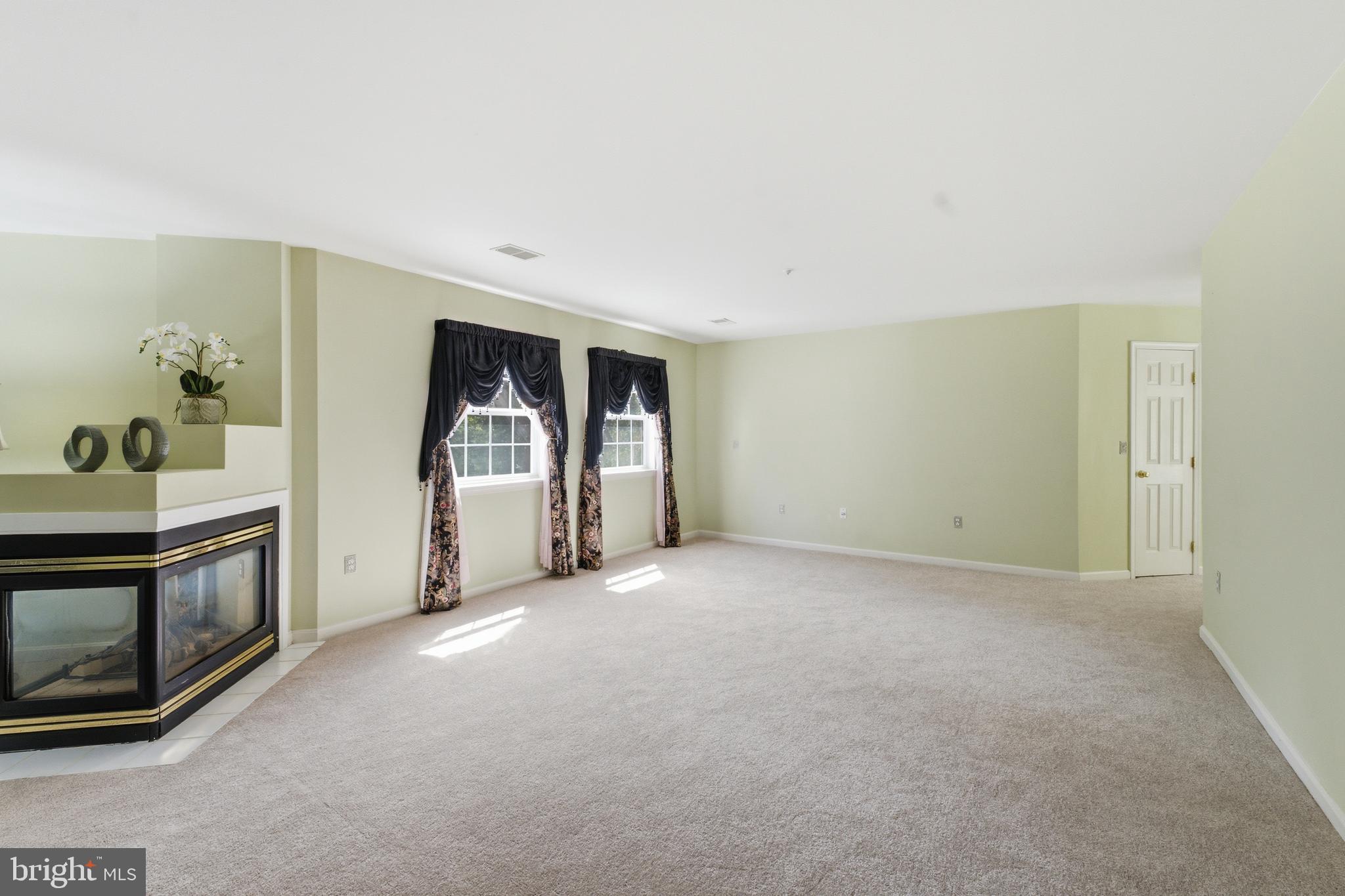 FARMINGTON WOODS - Residential