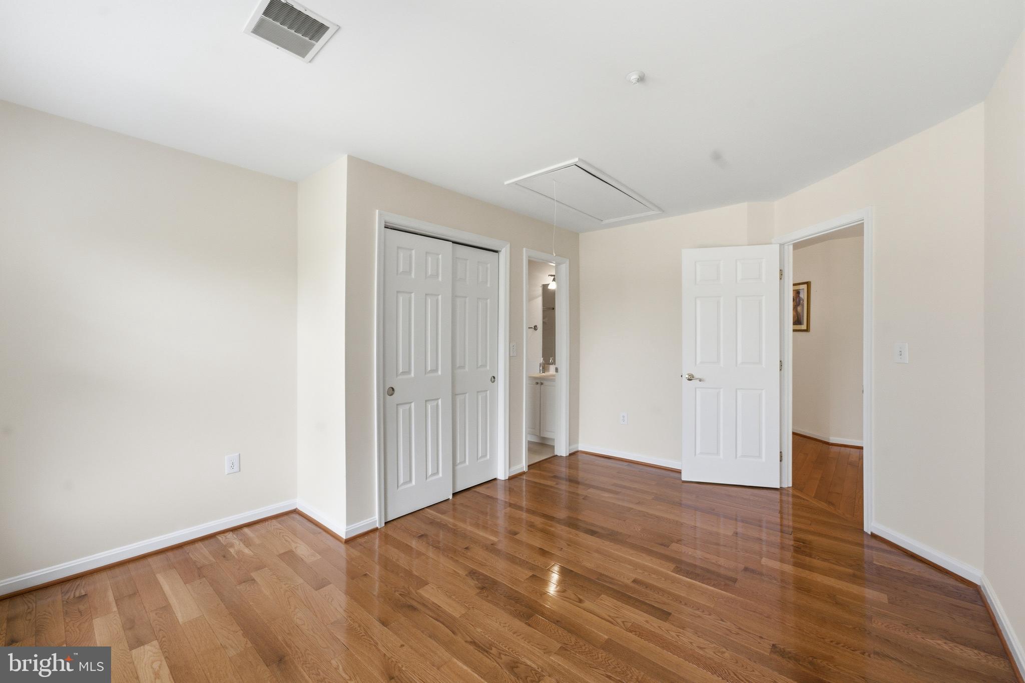 FARMINGTON WOODS - Residential
