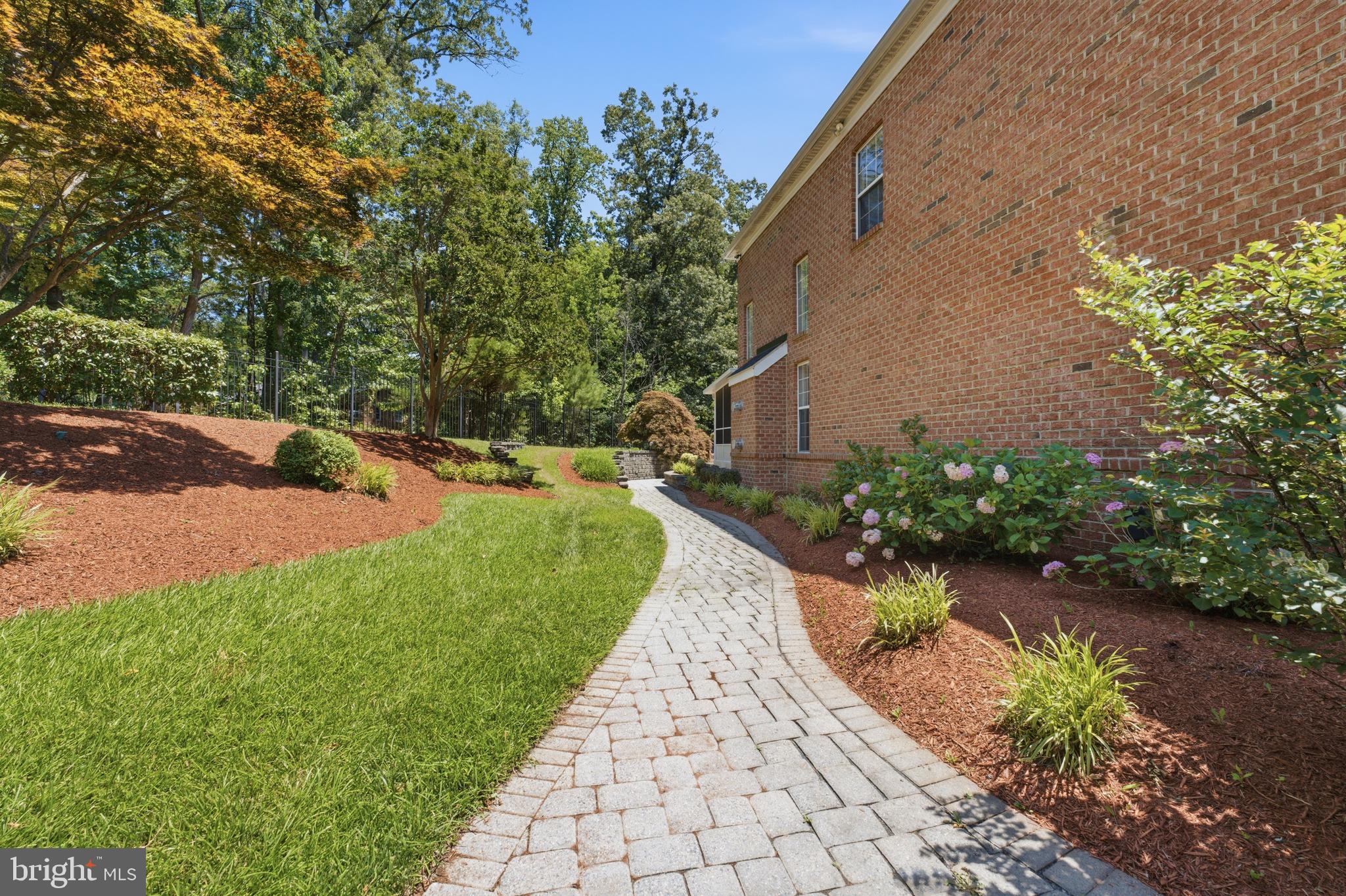 FARMINGTON WOODS - Residential