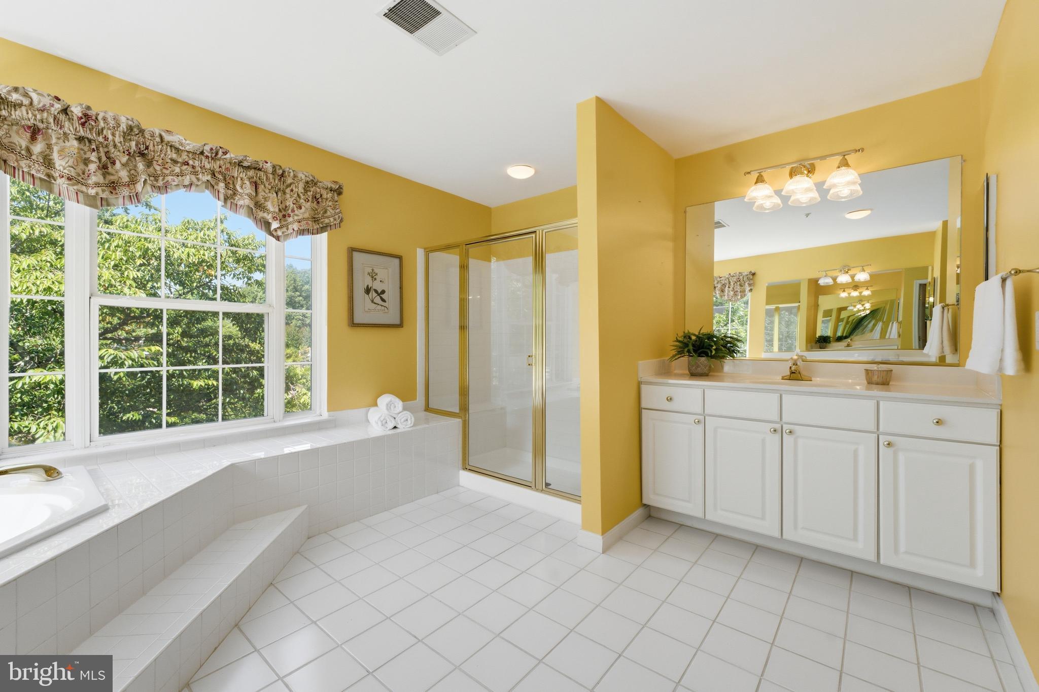 FARMINGTON WOODS - Residential