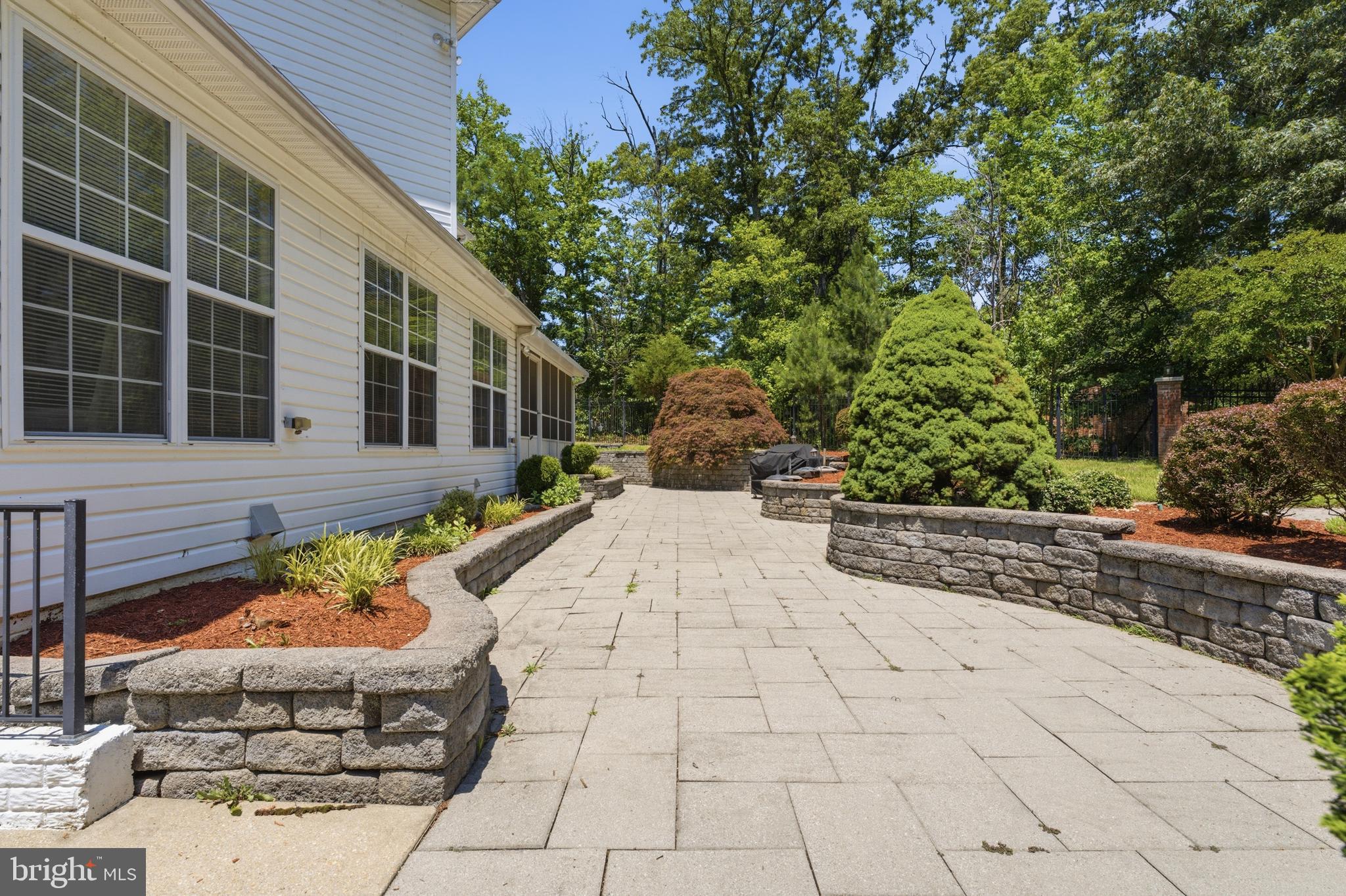 FARMINGTON WOODS - Residential