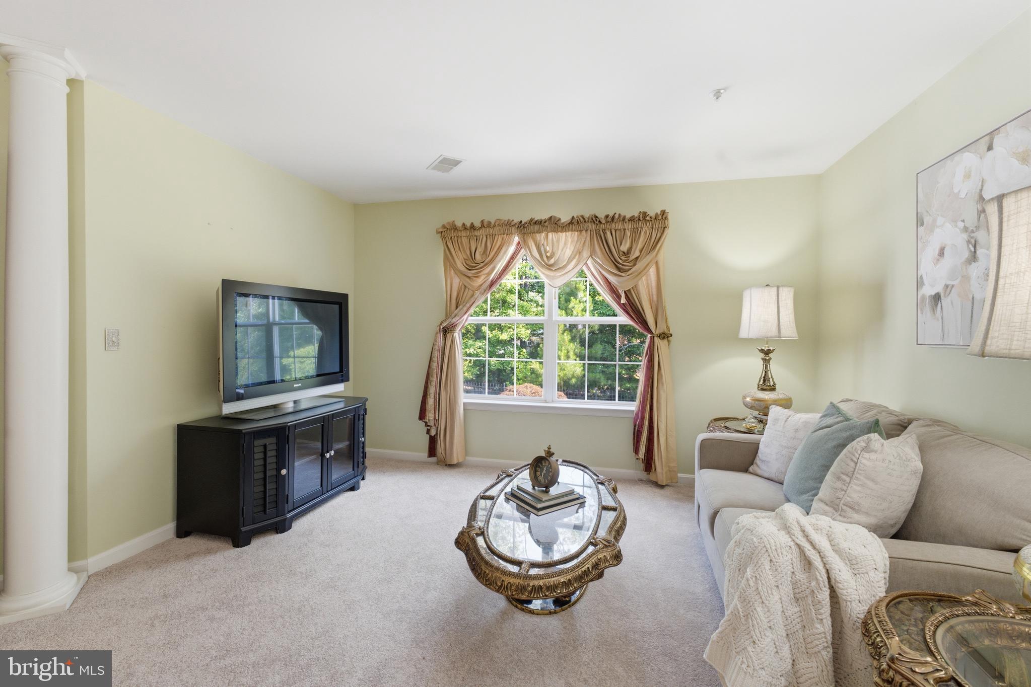 FARMINGTON WOODS - Residential