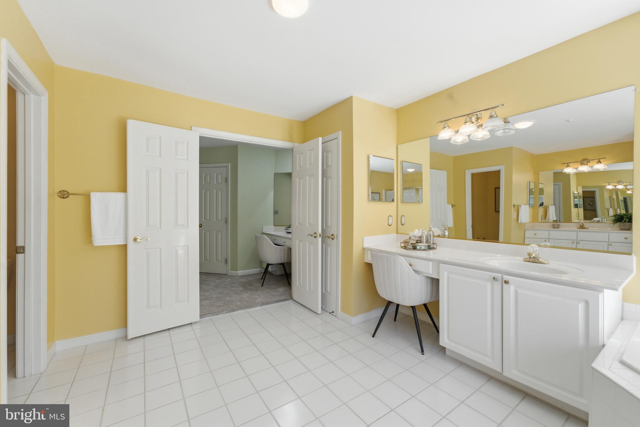 FARMINGTON WOODS - Residential