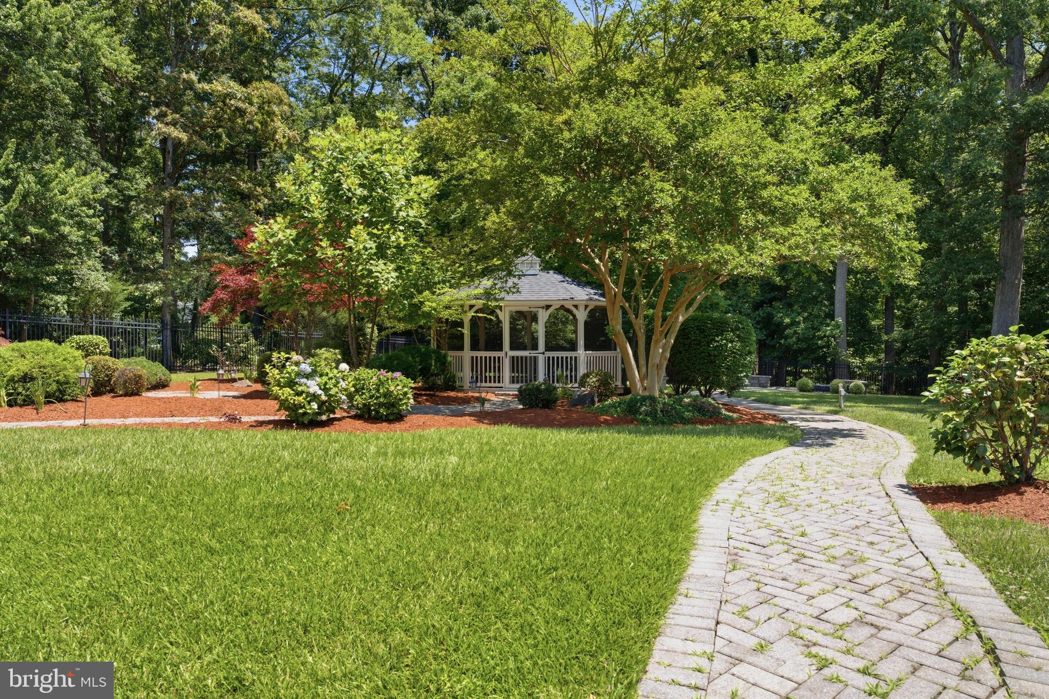 FARMINGTON WOODS - Residential