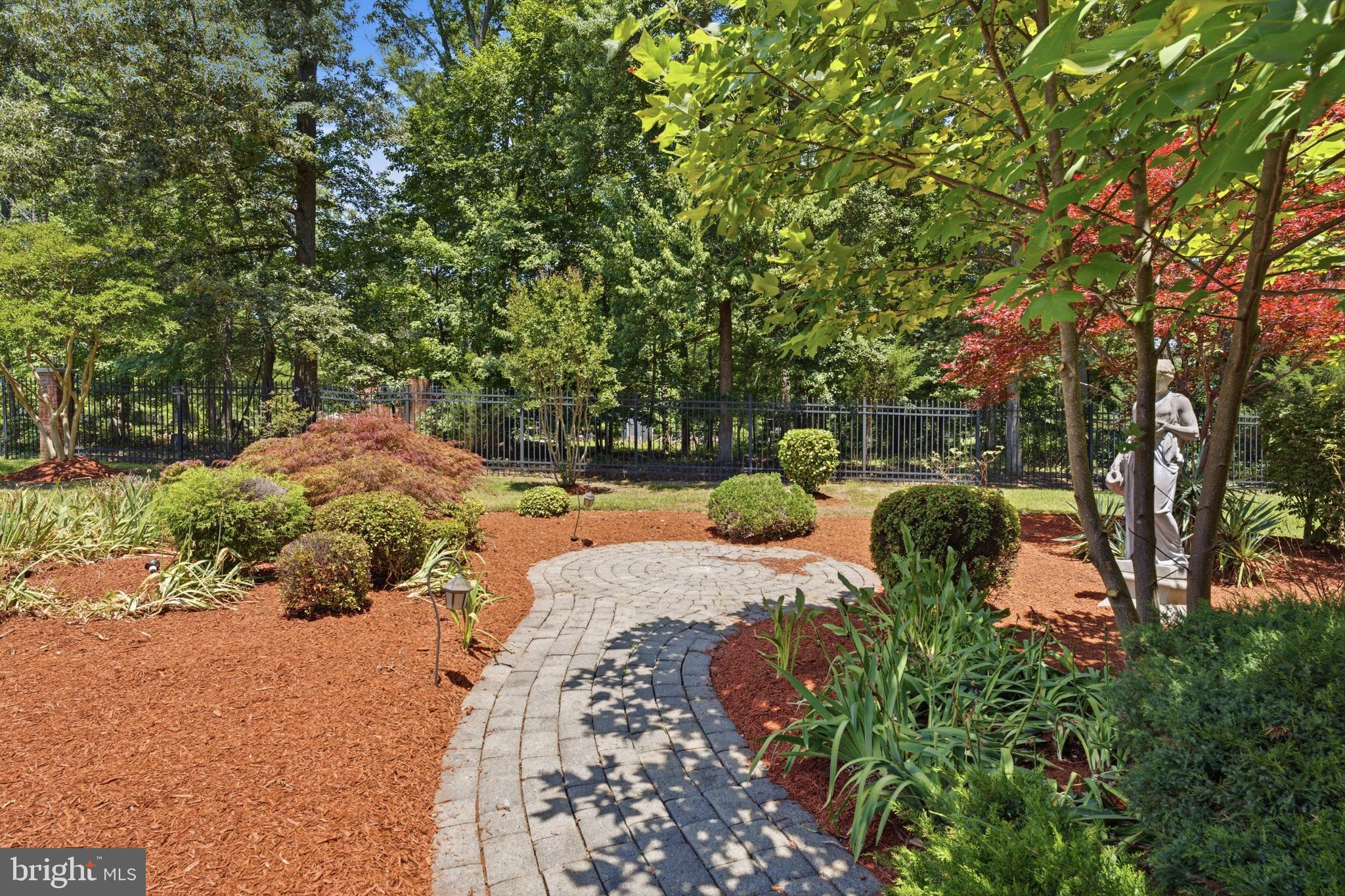 FARMINGTON WOODS - Residential