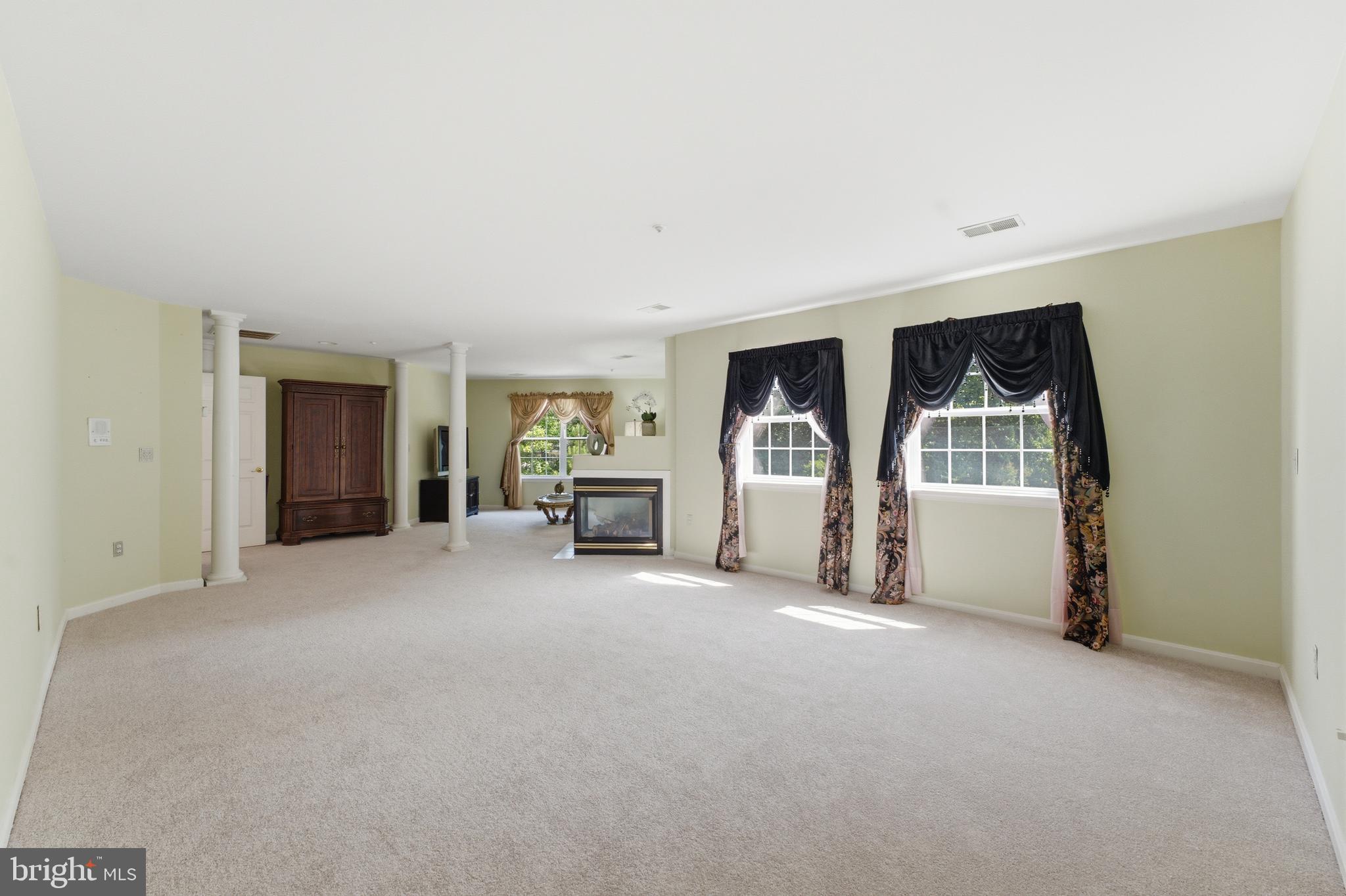 FARMINGTON WOODS - Residential