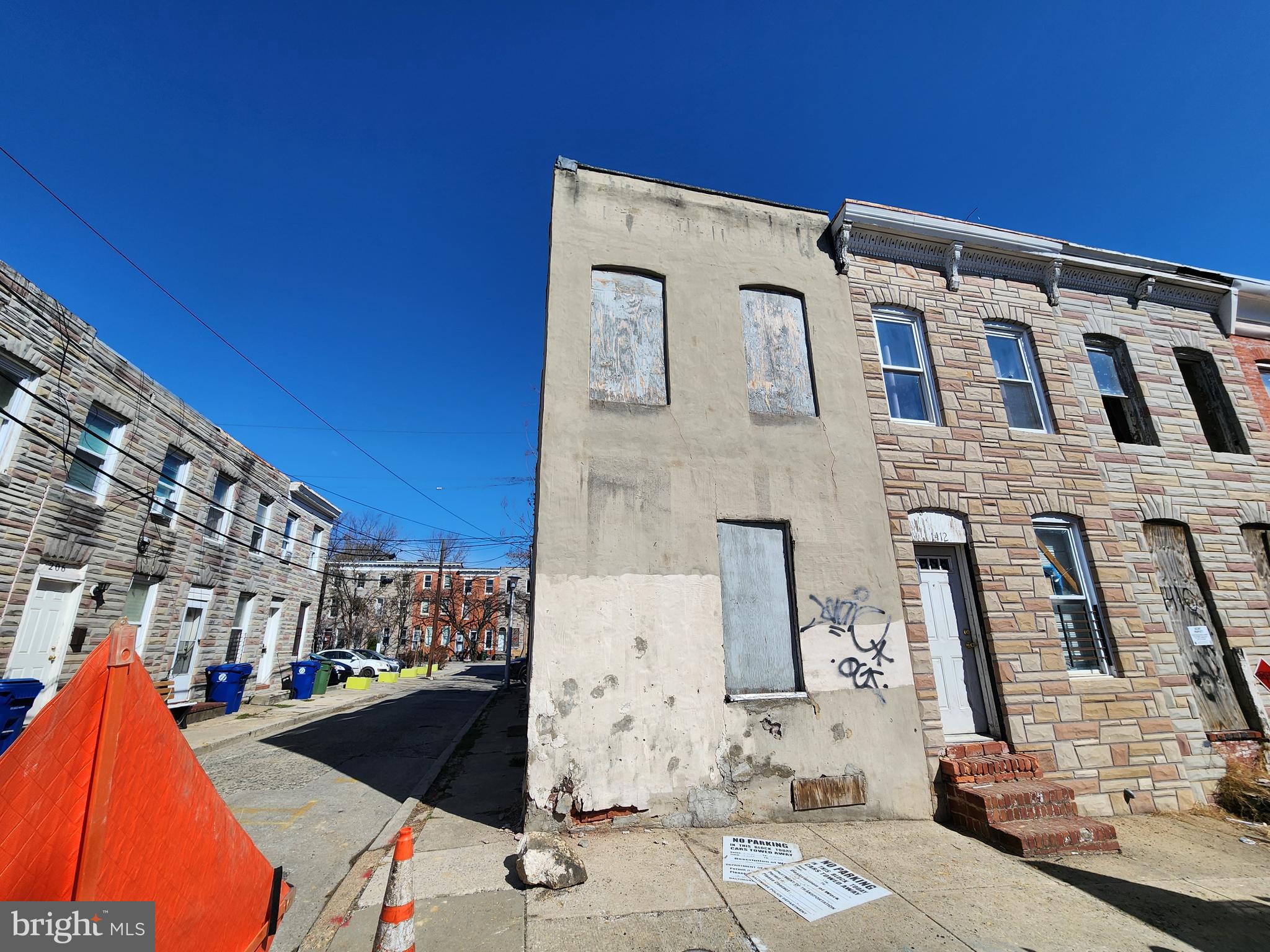 POST AUCTION/BUY NOW: MAKE AN OFFER!

This two-story townhouse is located in the Mount Clare neighborhood of Baltimore City. Residents can enjoy the nearby facilities and attractions such as the Westside Shopping Center, Mount Clare Junction, Grace Medical Center, and Carroll Park. This property is vacant. The area provides easy access to a major traffic artery, S Fulton Ave, connecting to other parts of the city.