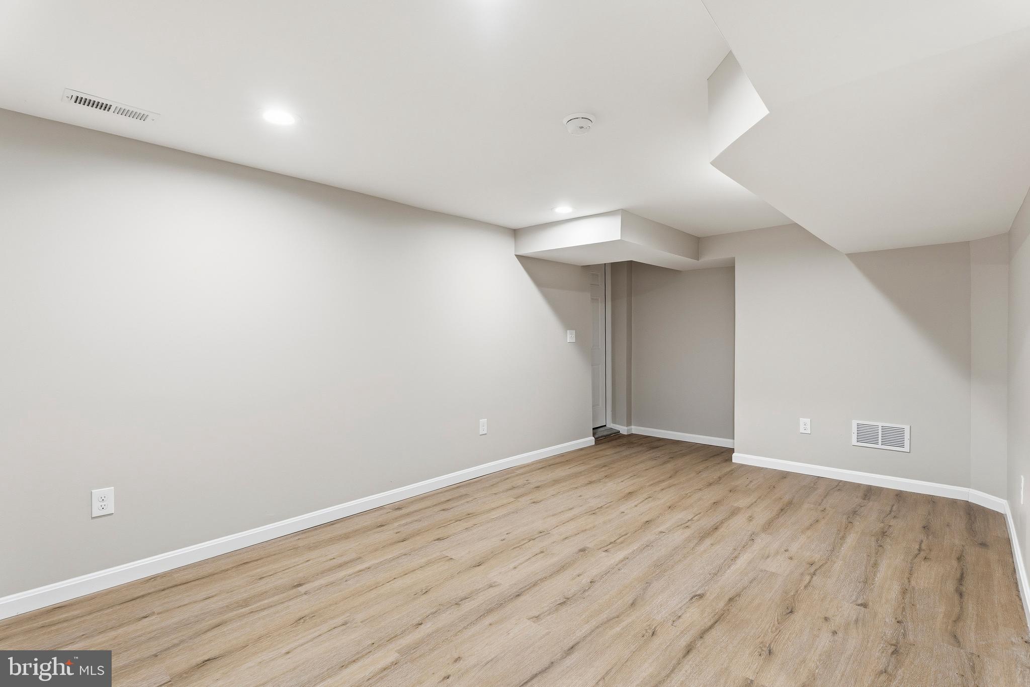 ESSEX - Residential Lease