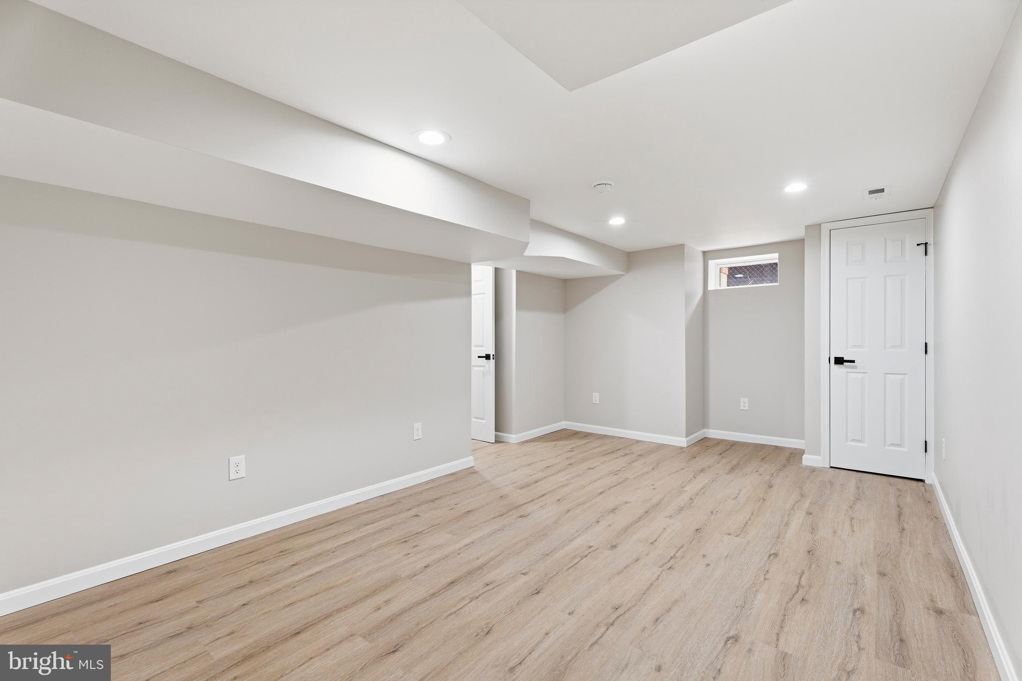 ESSEX - Residential Lease