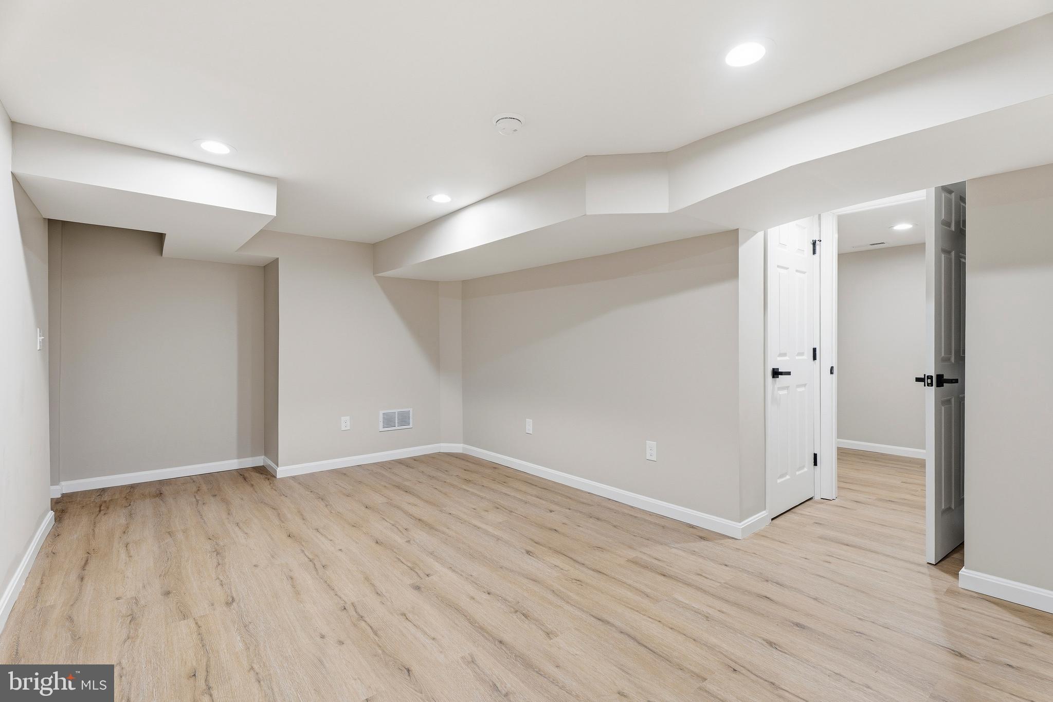 ESSEX - Residential Lease