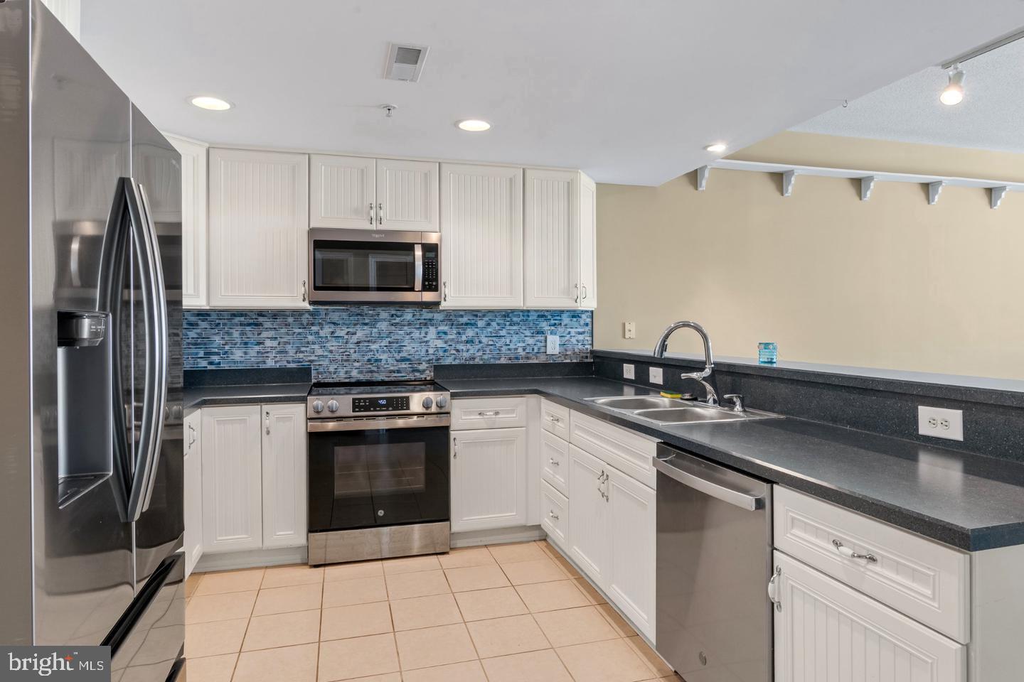 HARBOUR LIGHT CONDOS - Residential