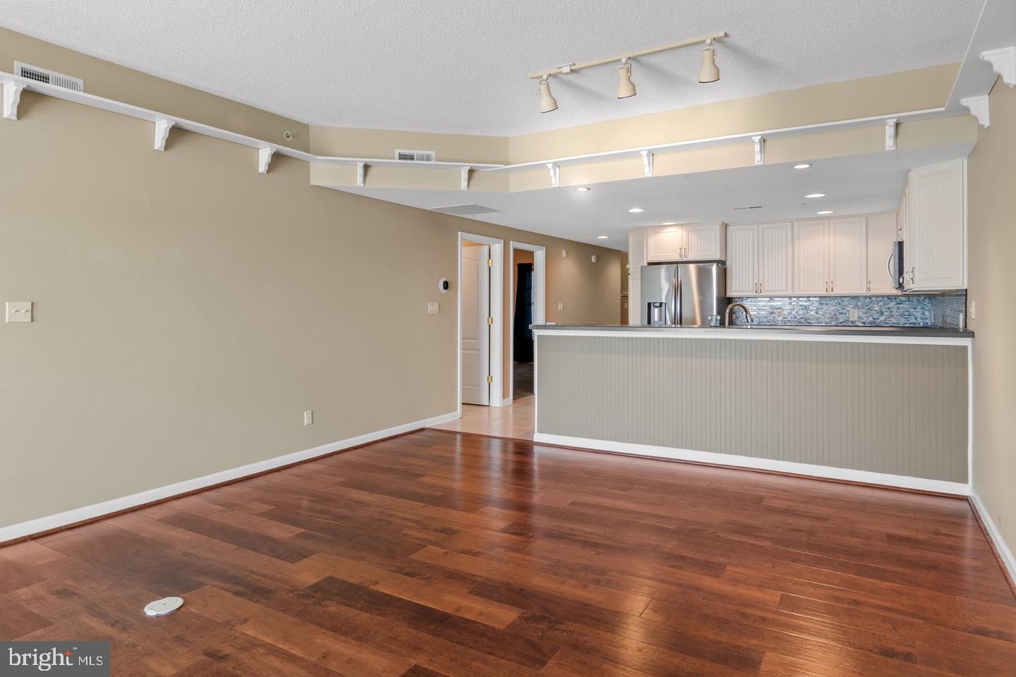 HARBOUR LIGHT CONDOS - Residential