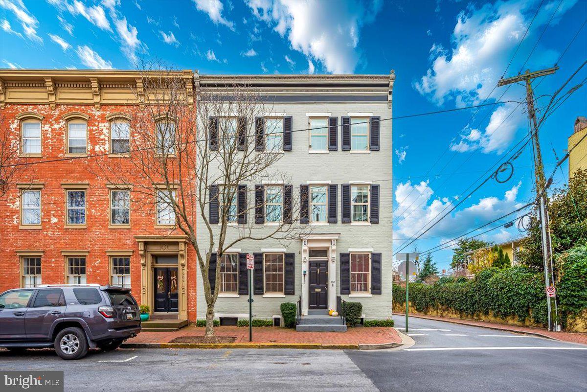 FREDERICK HISTORIC DISTRICT - Residential Lease