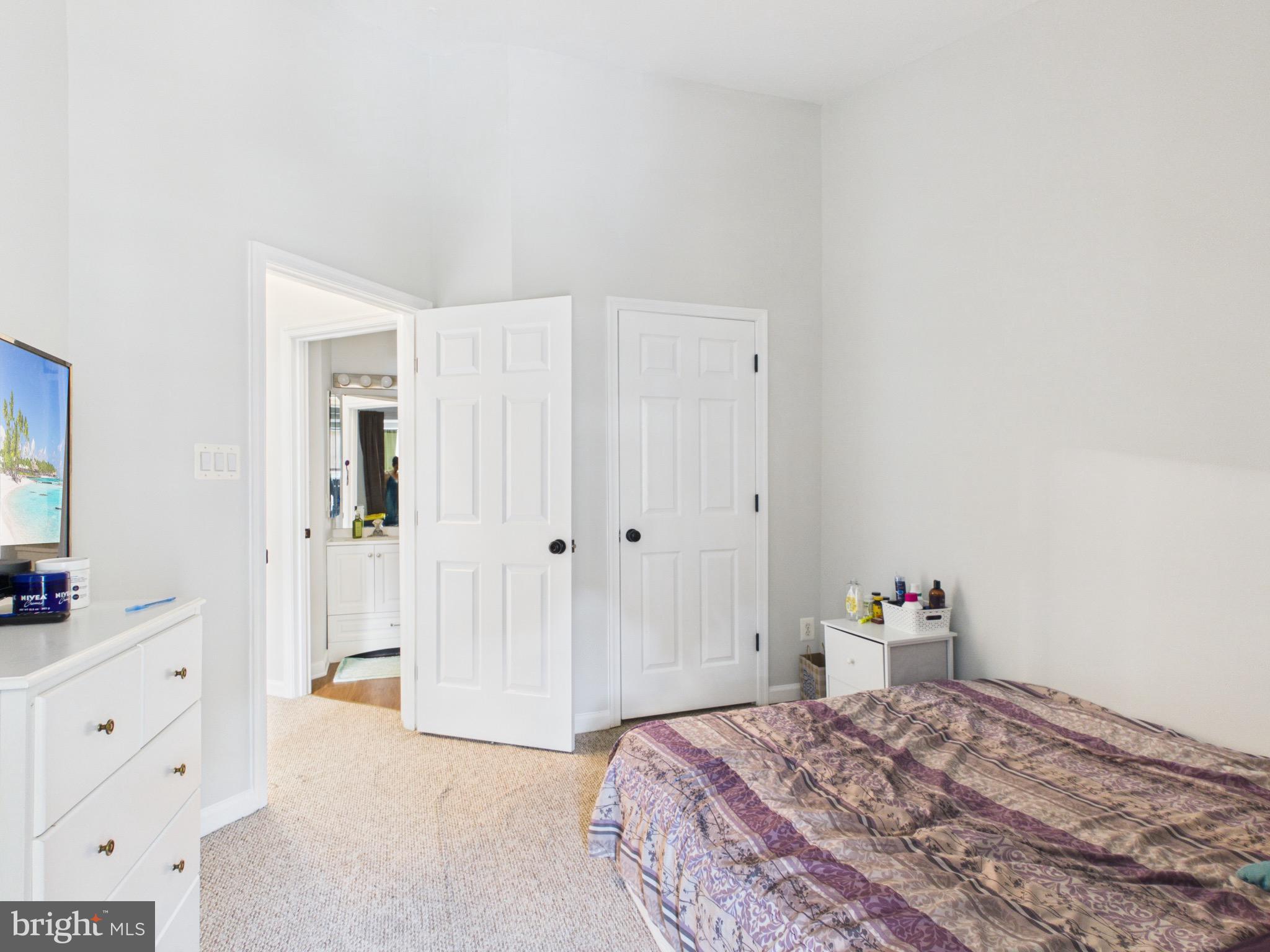 CLOVERLEAF CENTER - Residential