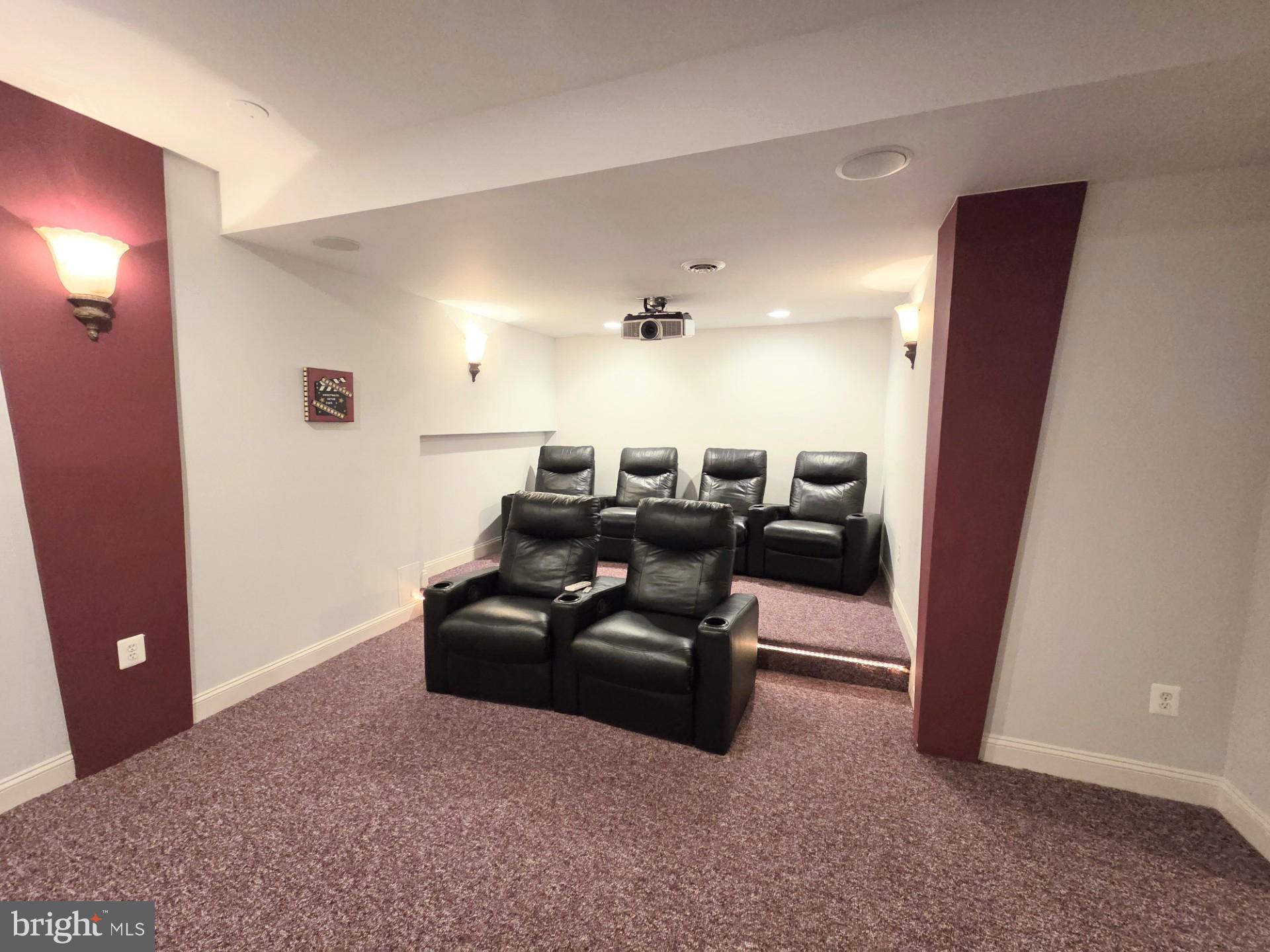 CARRIAGE CIRCLE - Residential