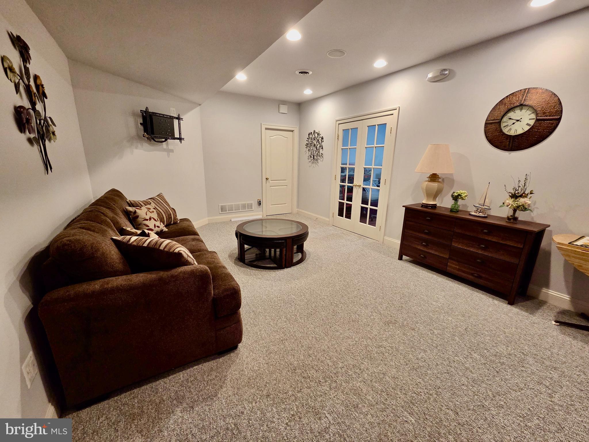 CARRIAGE CIRCLE - Residential