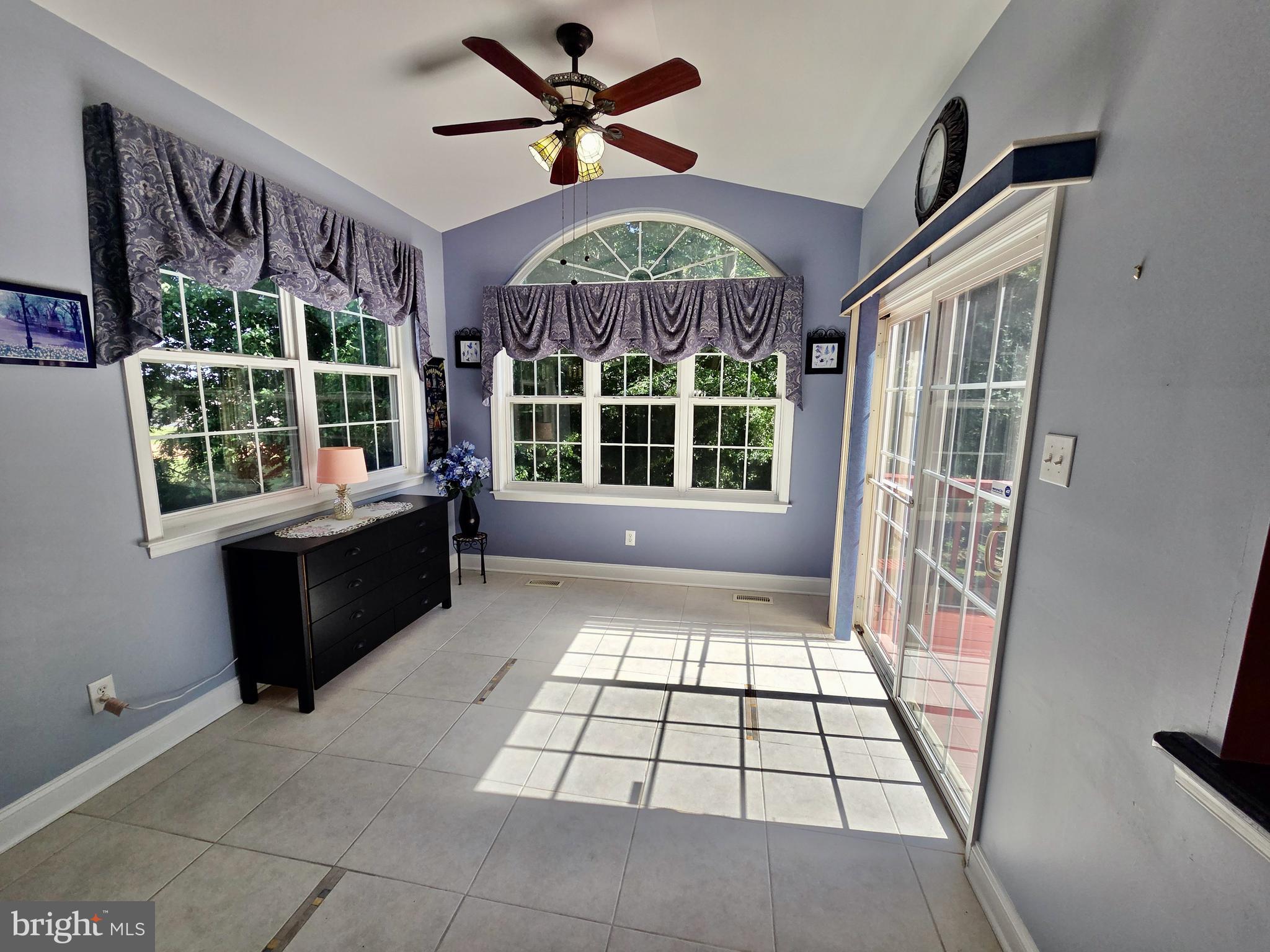 CARRIAGE CIRCLE - Residential