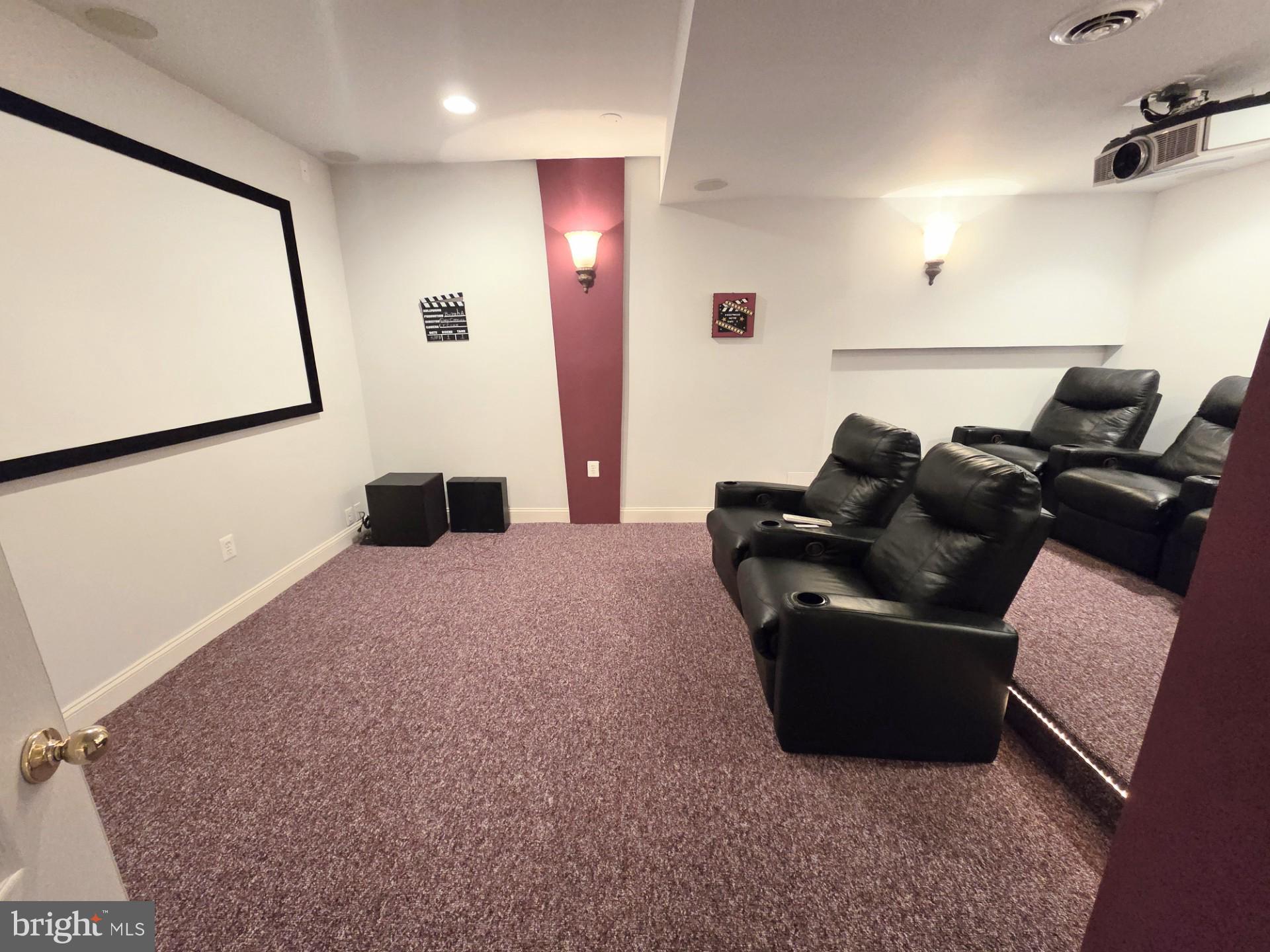 CARRIAGE CIRCLE - Residential