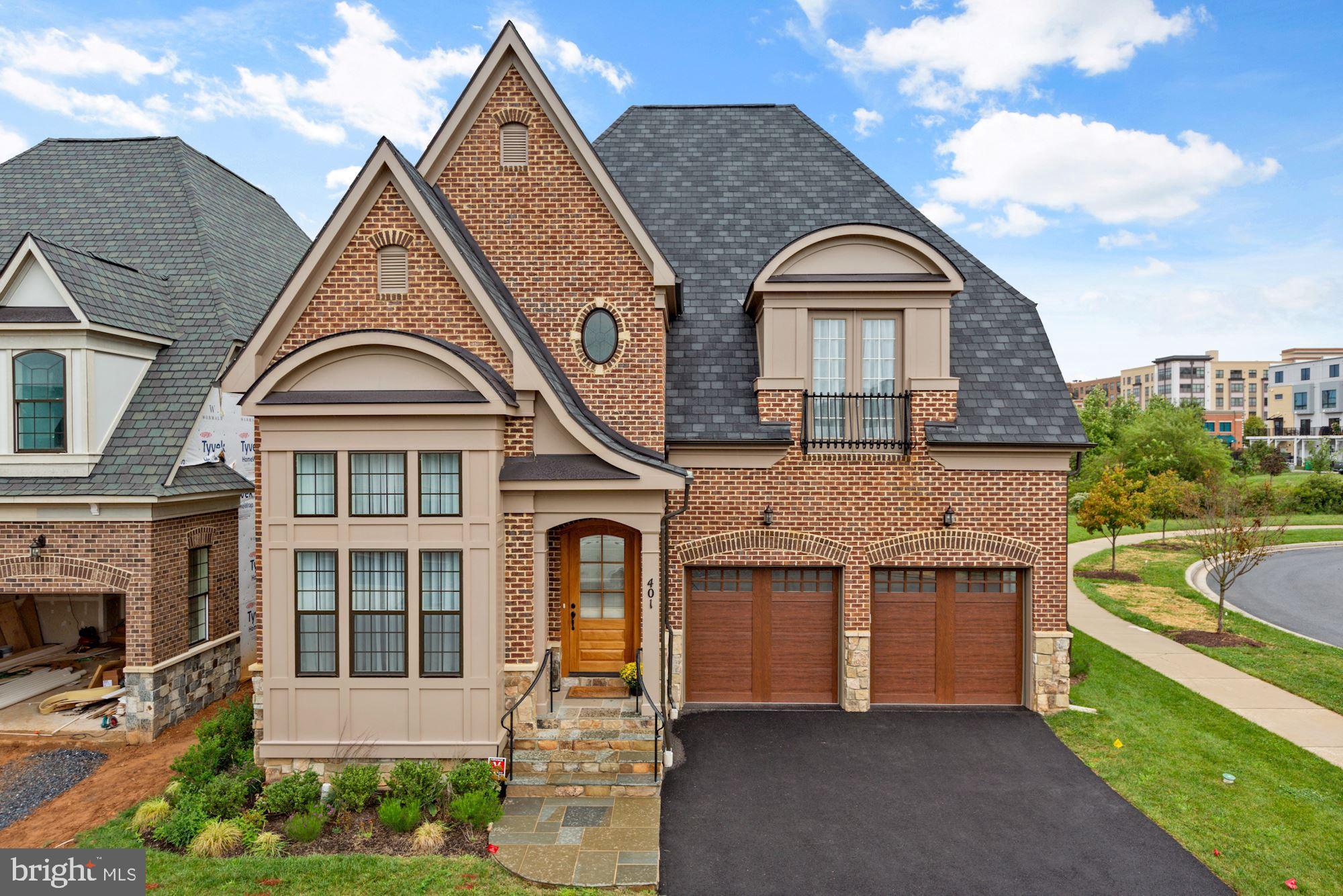 IF YOU MISSED OUT ON PURCHASING A WORMALD ESTATE HOME- TODAY IS YOUR LUCKY DAY!
THIS FABULOUS HOME IS JUST ONE YEAR OLD -BARELY LIVED IN AND SUPERIOR TO NEW.  BEAUTIFUL APPOINTMENTS, BATHROOMS, KITCHEN, WINDOW TREATMENTS; AND GARAGE UPGRADES. YOU WILL FIND A TOTAL OF 5 BEDROOMS, 5 FULL BATHS AND 1 POWDER ROOM. OH YES AND AN ELEVATOR. CHECK OUT THE VIRTUAL TOUR-CLICK THE MINI CAMERA AND YOU WILL SEE THE LABELED PHOTOS. 
DON'T WAIT ON THIS HOUSE - IT IS A WINNER AND WON'T LAST LONG.