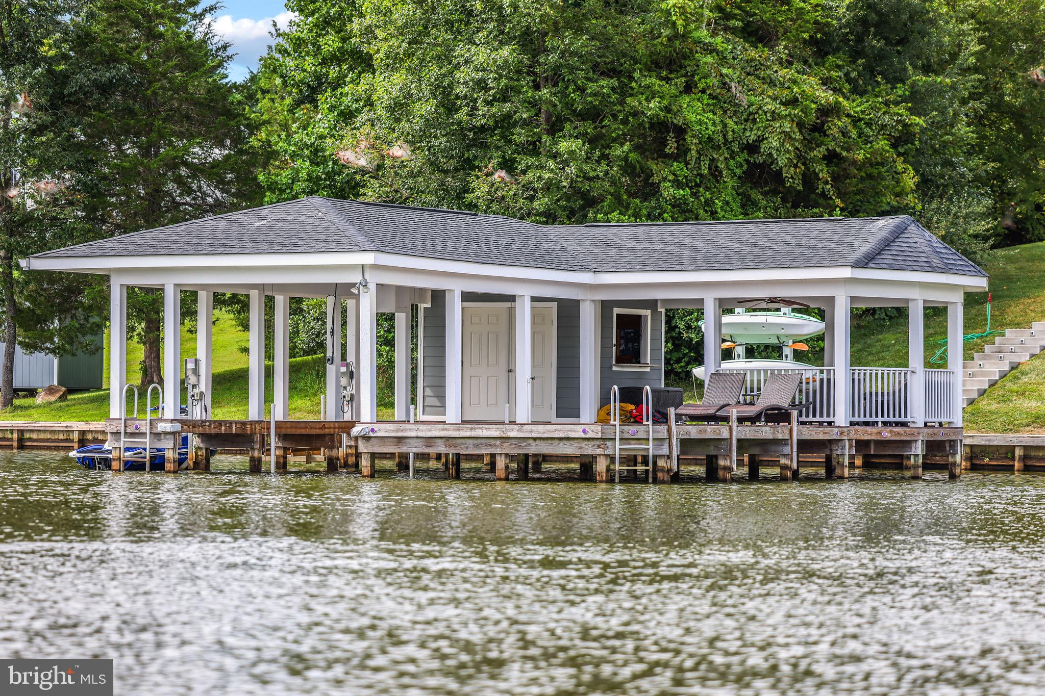 THALIA SHORES - Residential