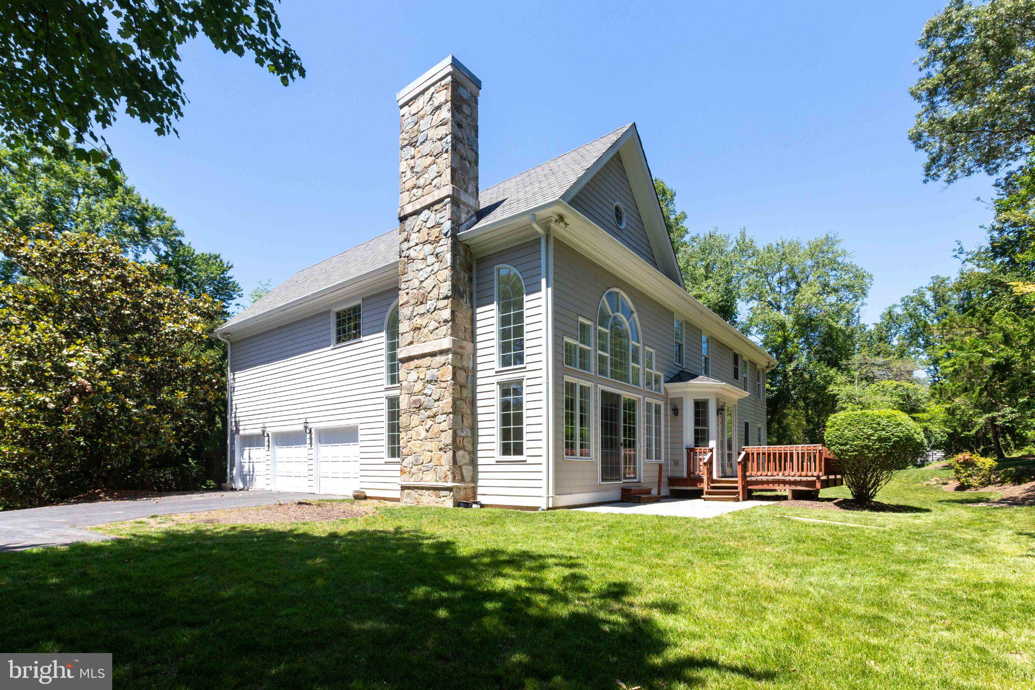 CONGRESSIONAL COUNTRY CLUB ESTATES - Residential