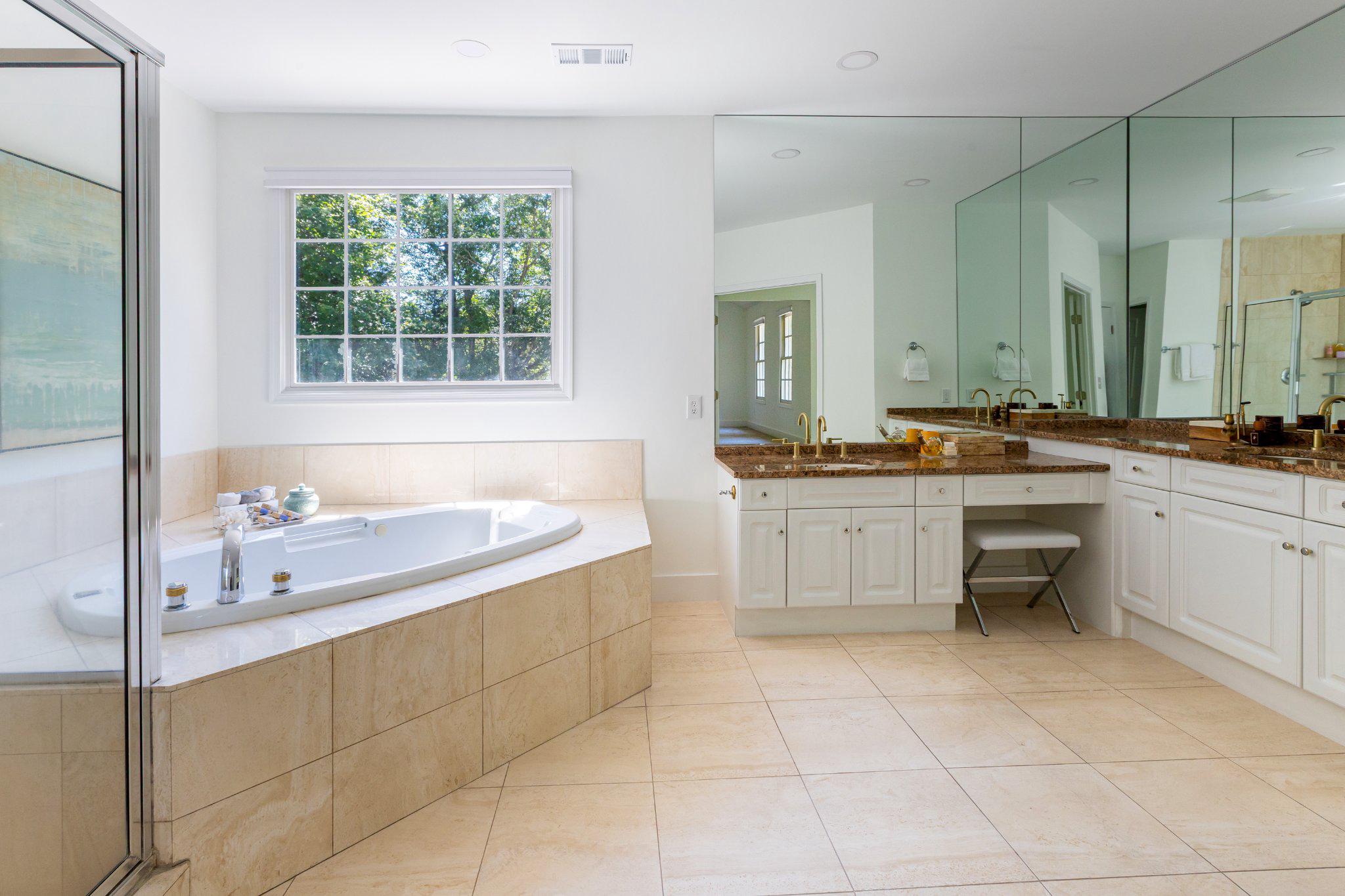 CONGRESSIONAL COUNTRY CLUB ESTATES - Residential