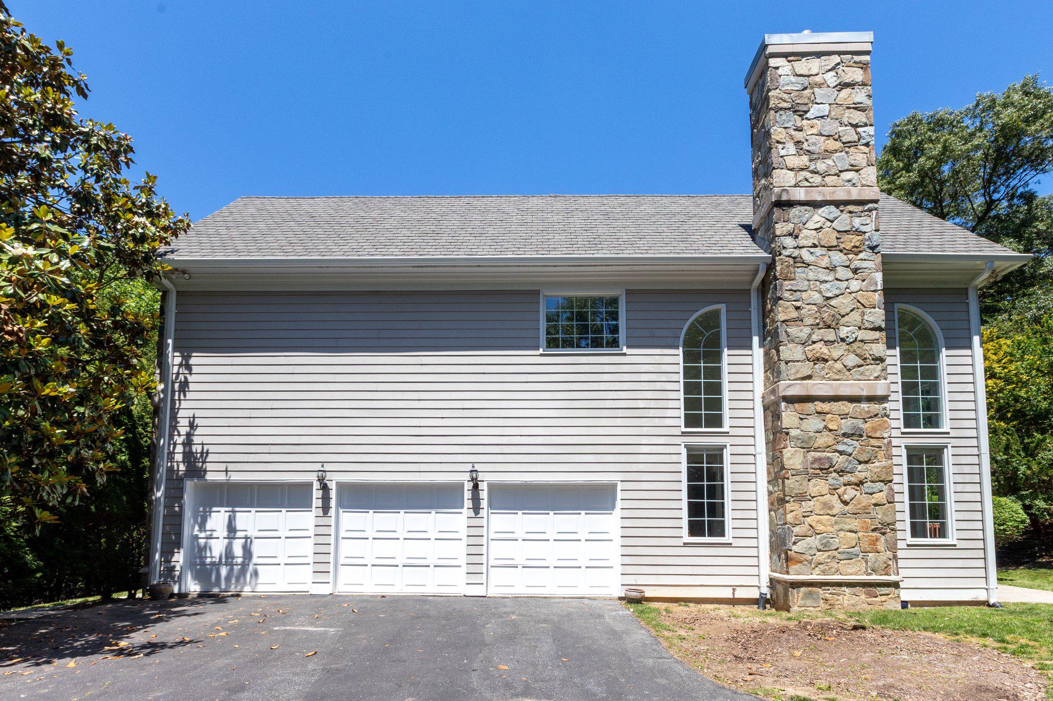 CONGRESSIONAL COUNTRY CLUB ESTATES - Residential