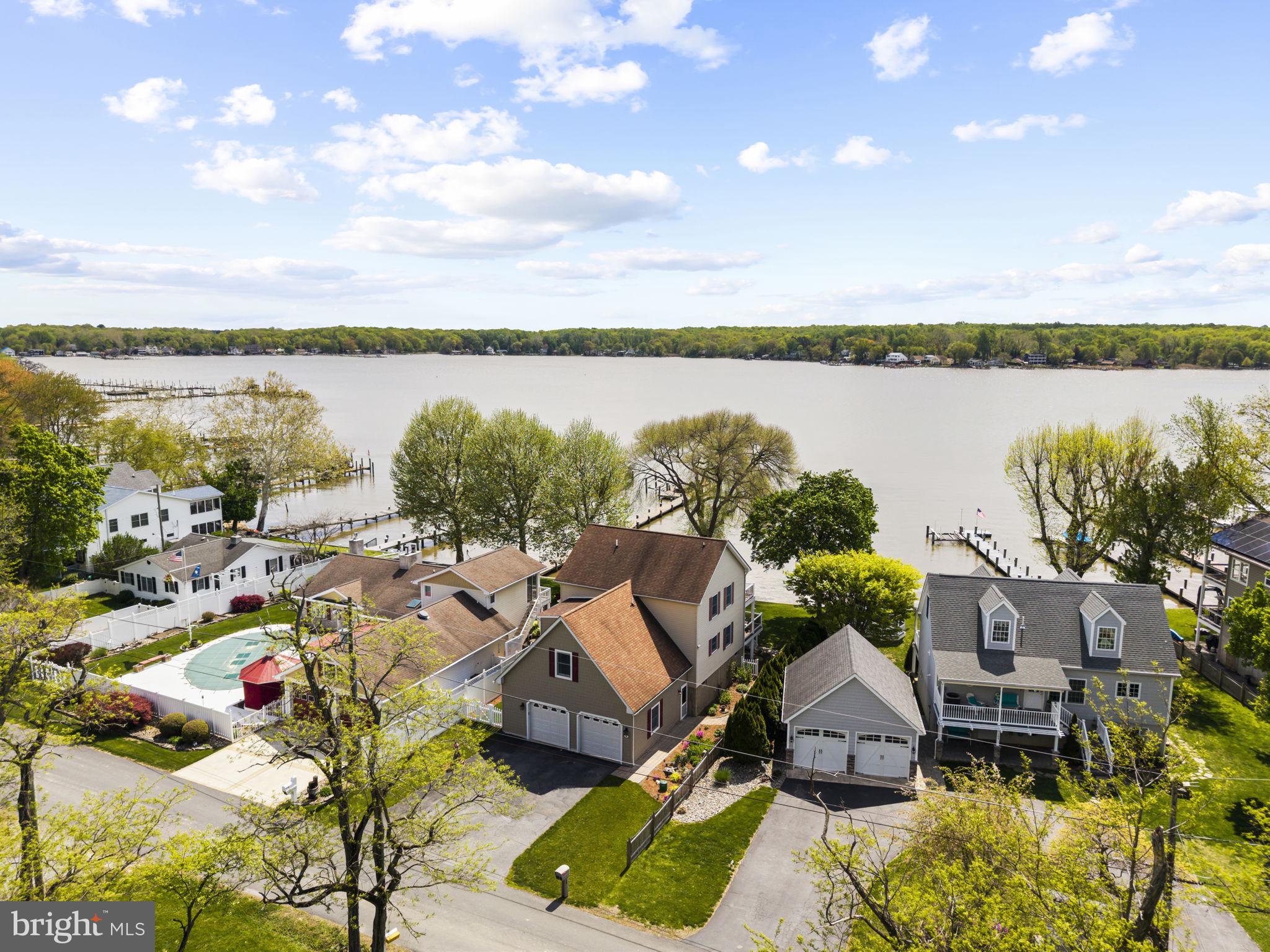 WOODCREST SHORES - Residential