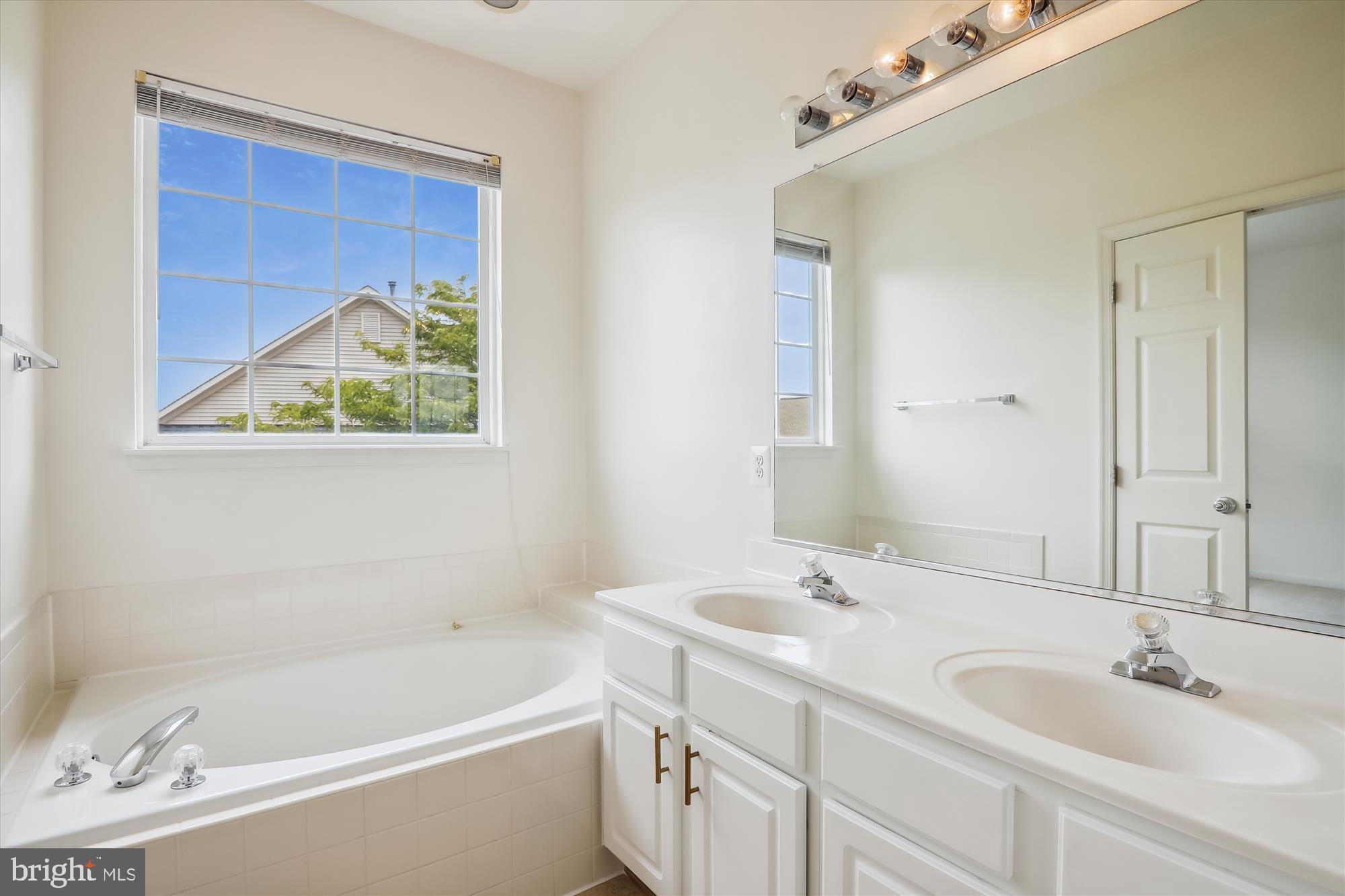 KING FARM - Residential Lease