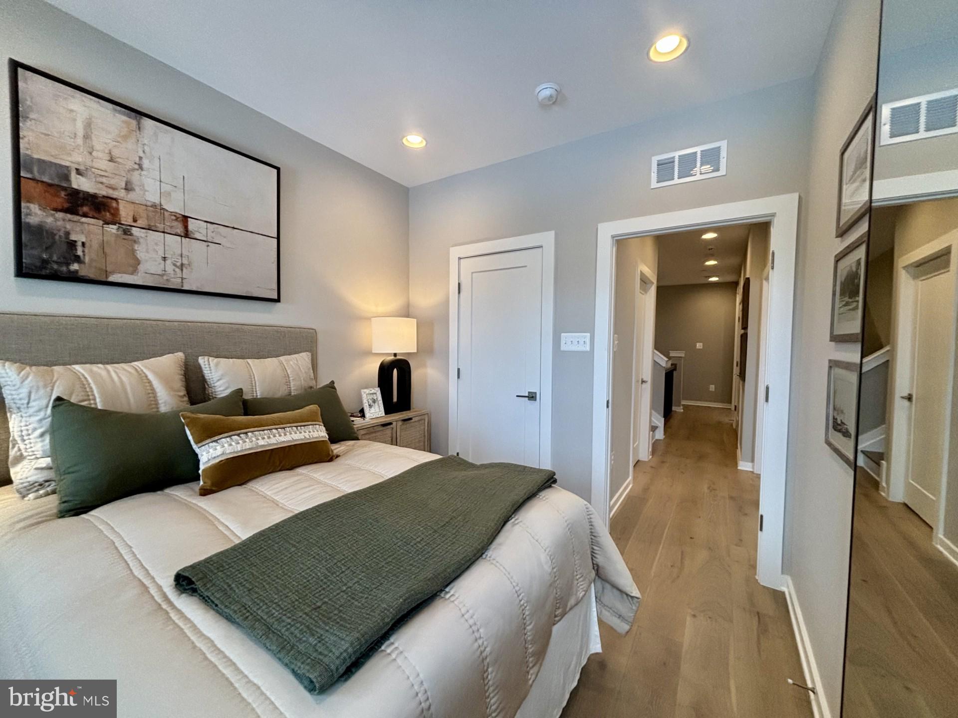 ROCKVILLE - Residential