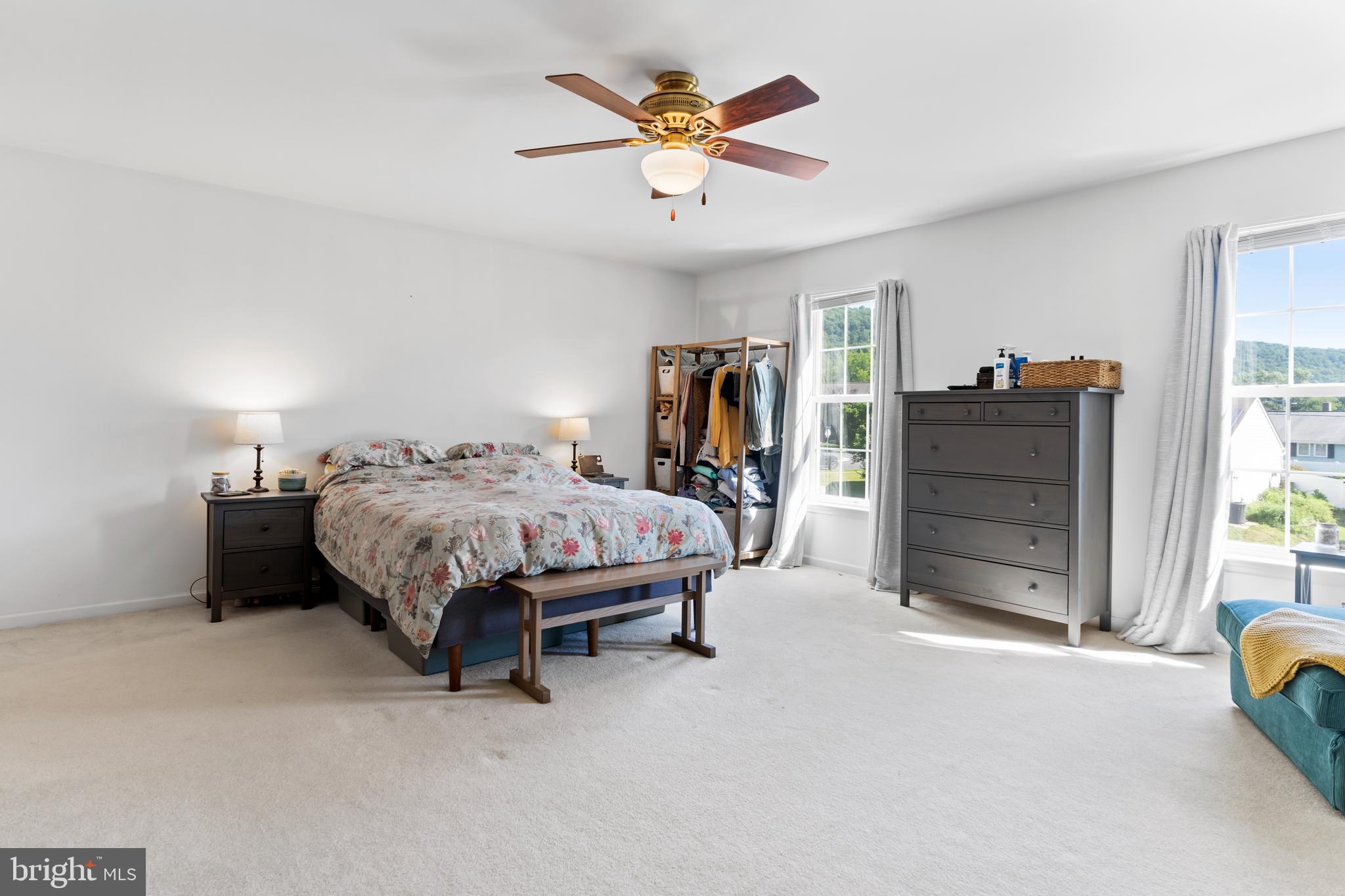 WESTWOOD HILLS - Residential