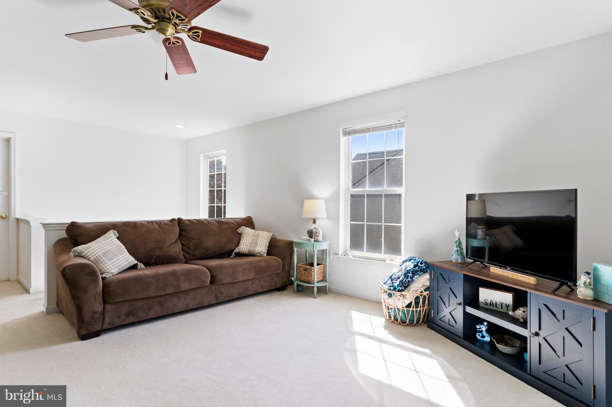WESTWOOD HILLS - Residential