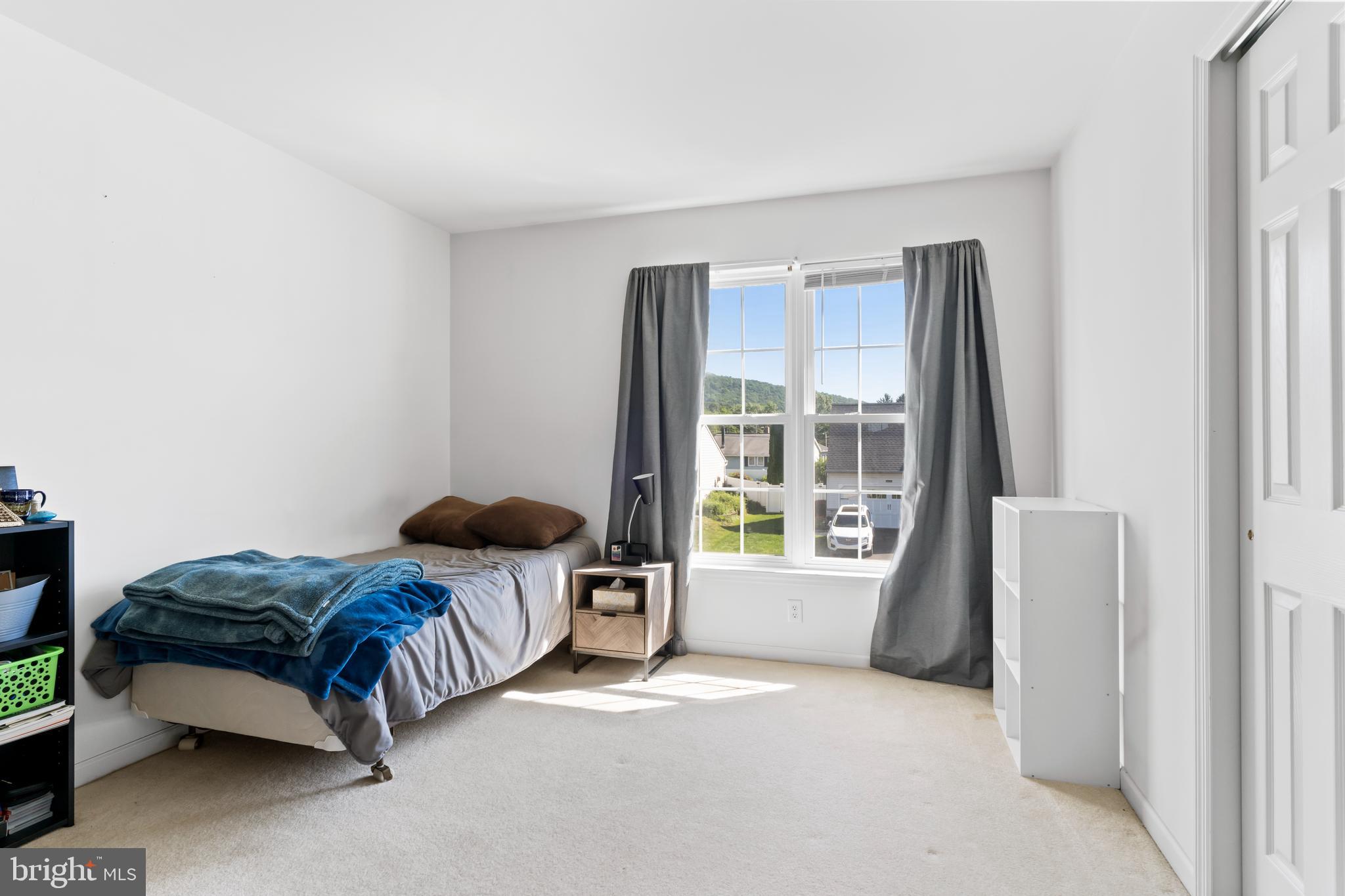 WESTWOOD HILLS - Residential