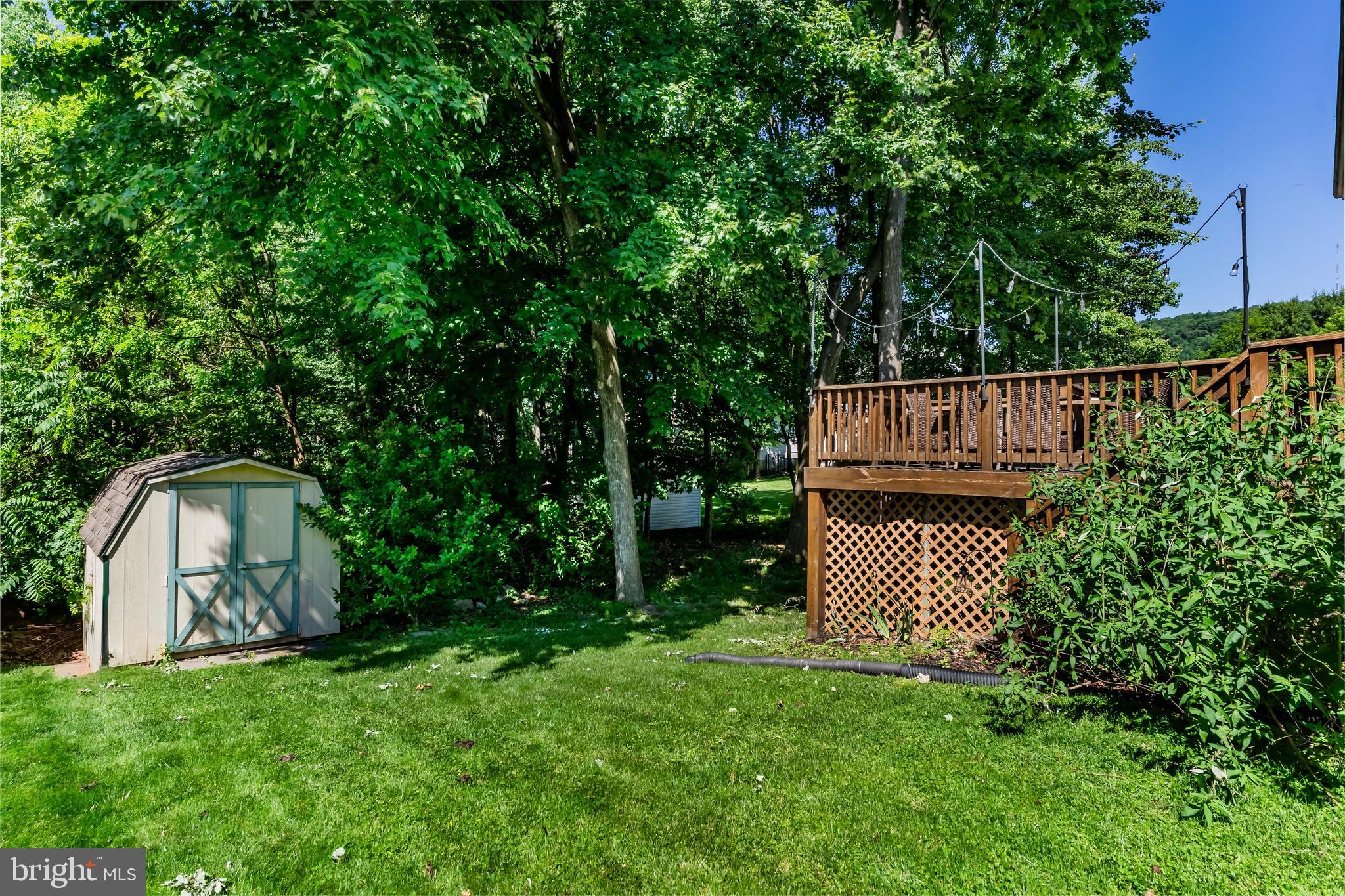 WESTWOOD HILLS - Residential