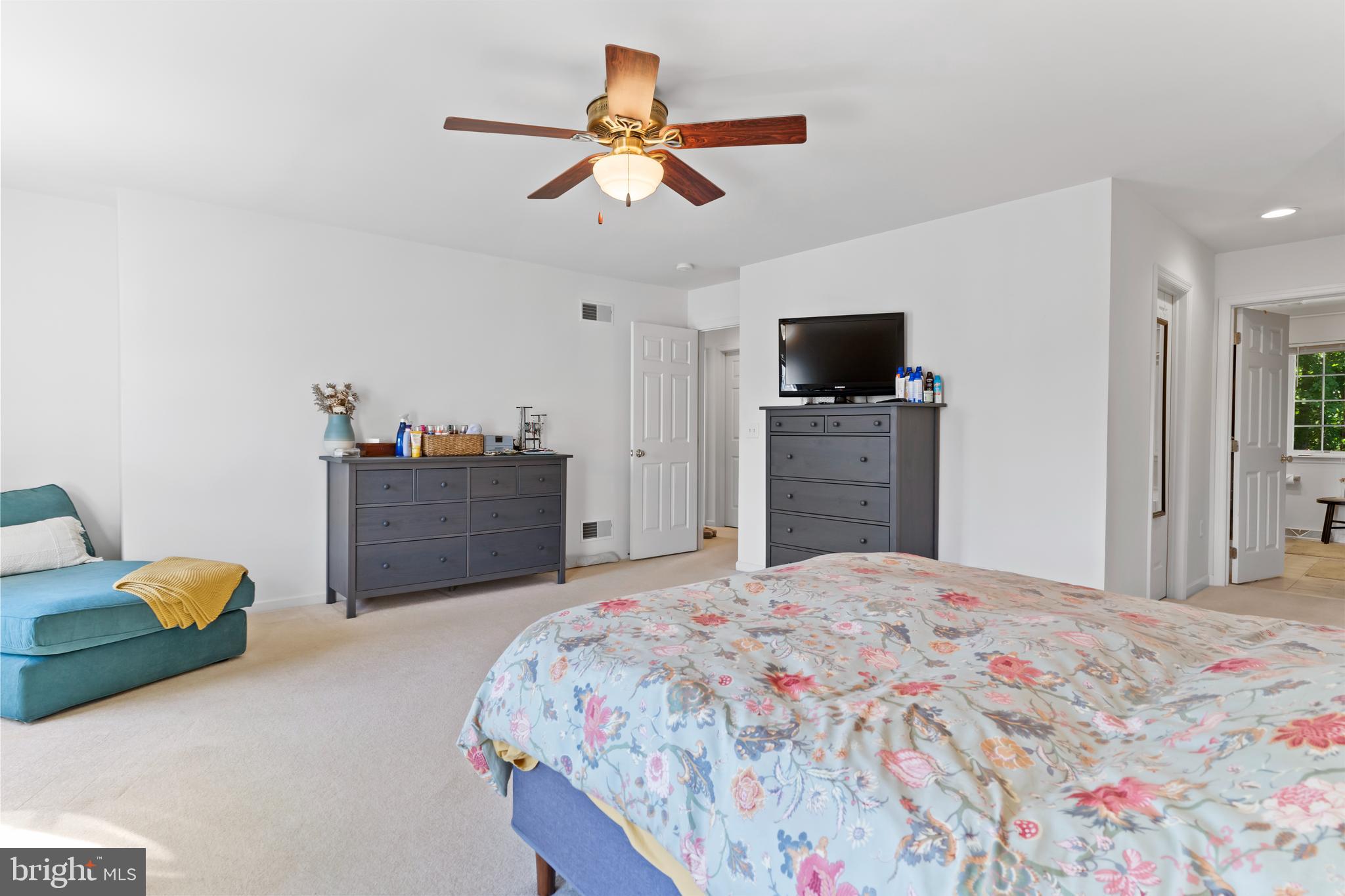 WESTWOOD HILLS - Residential