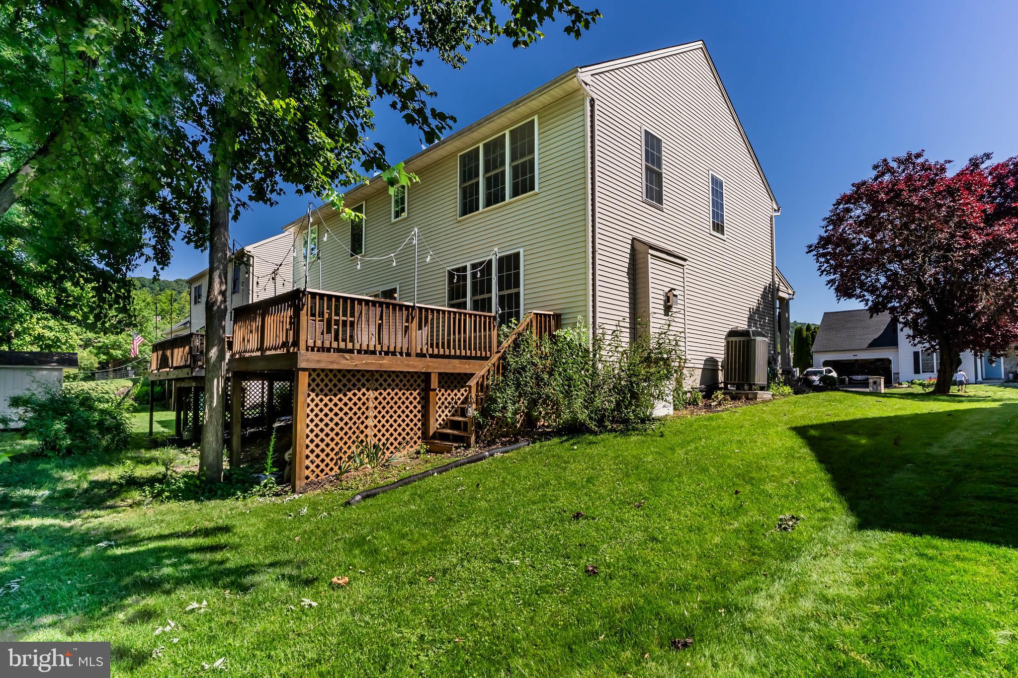 WESTWOOD HILLS - Residential