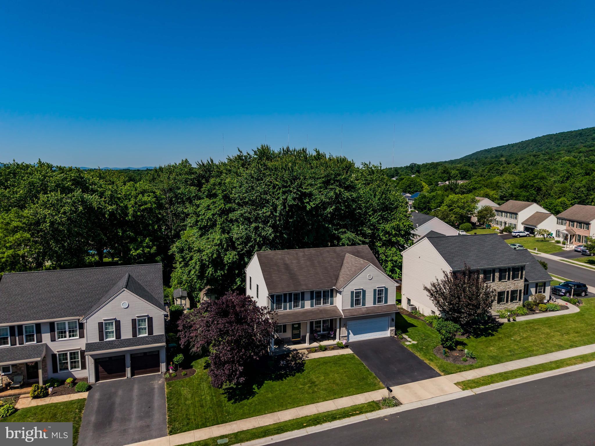 WESTWOOD HILLS - Residential
