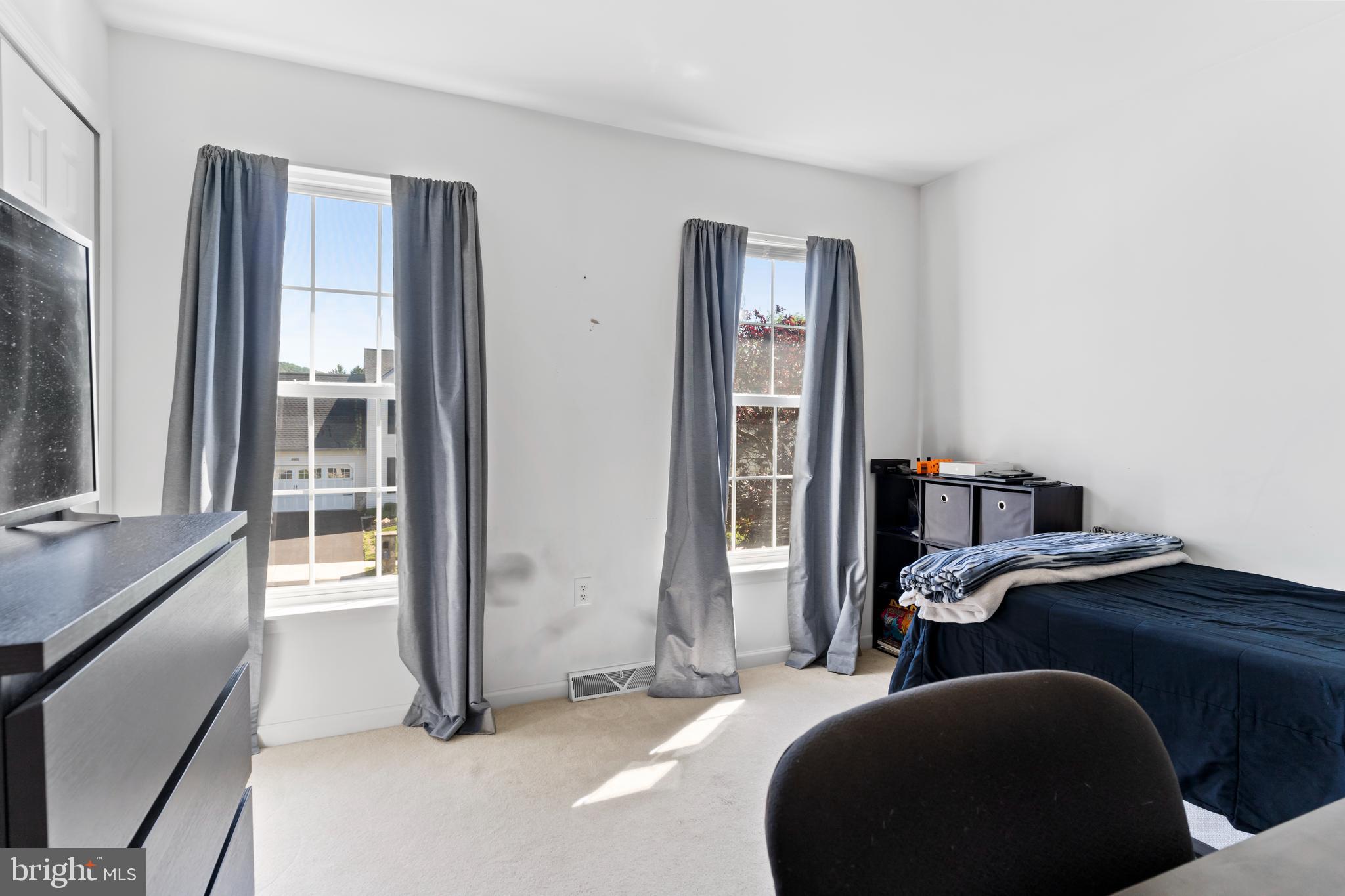 WESTWOOD HILLS - Residential