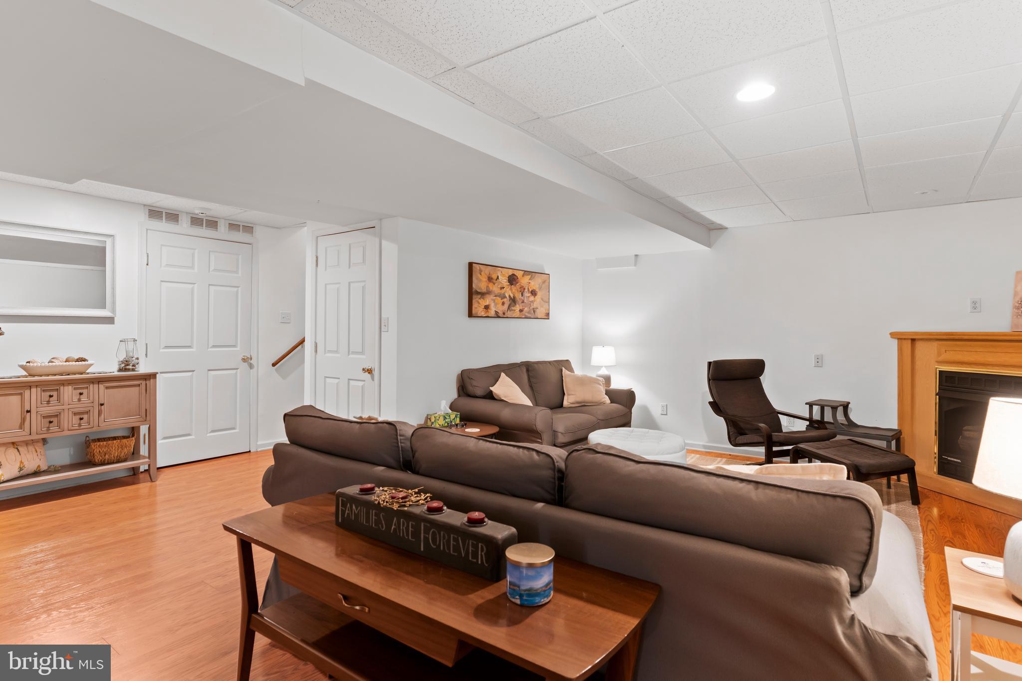 WESTWOOD HILLS - Residential
