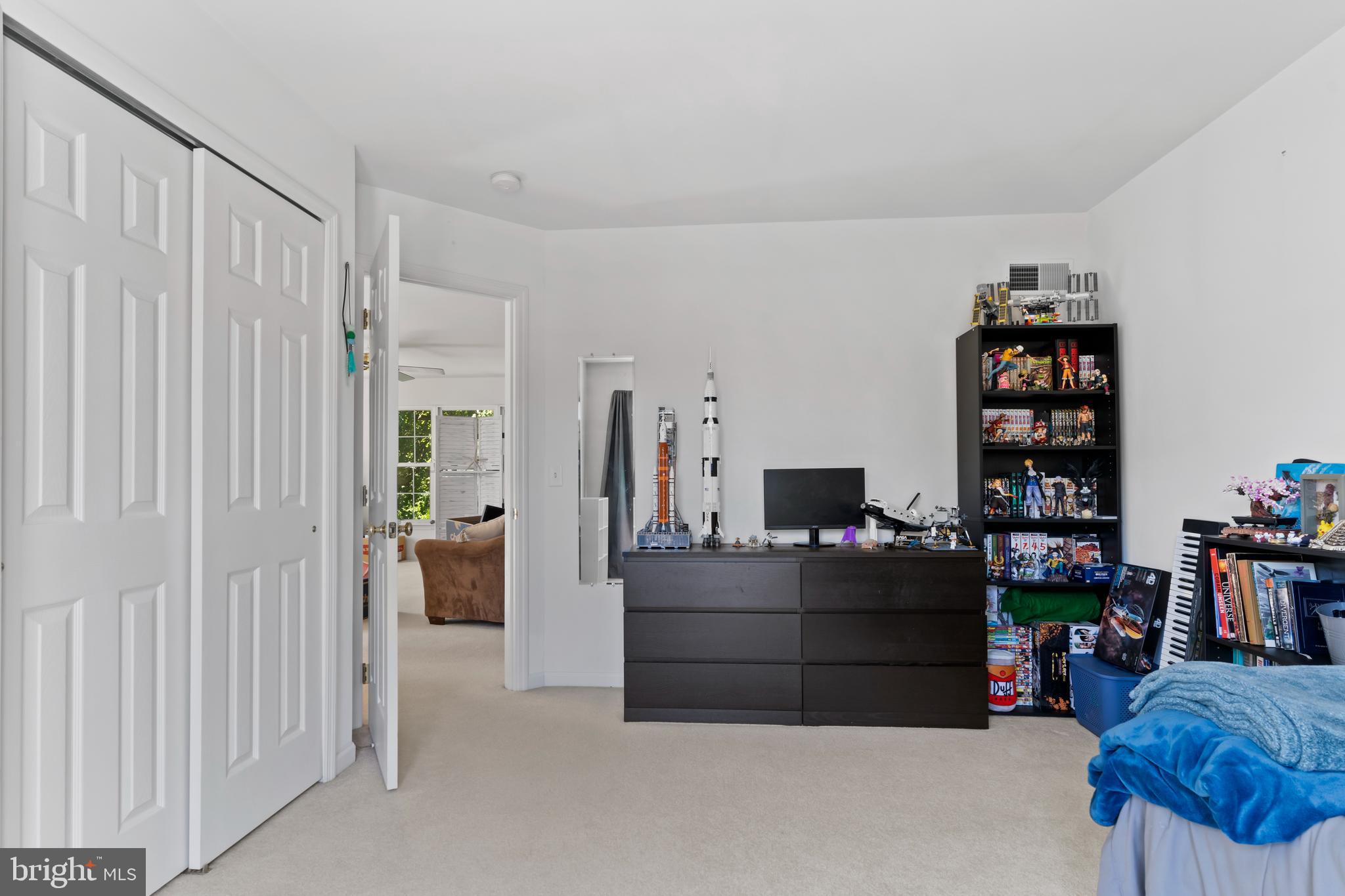 WESTWOOD HILLS - Residential