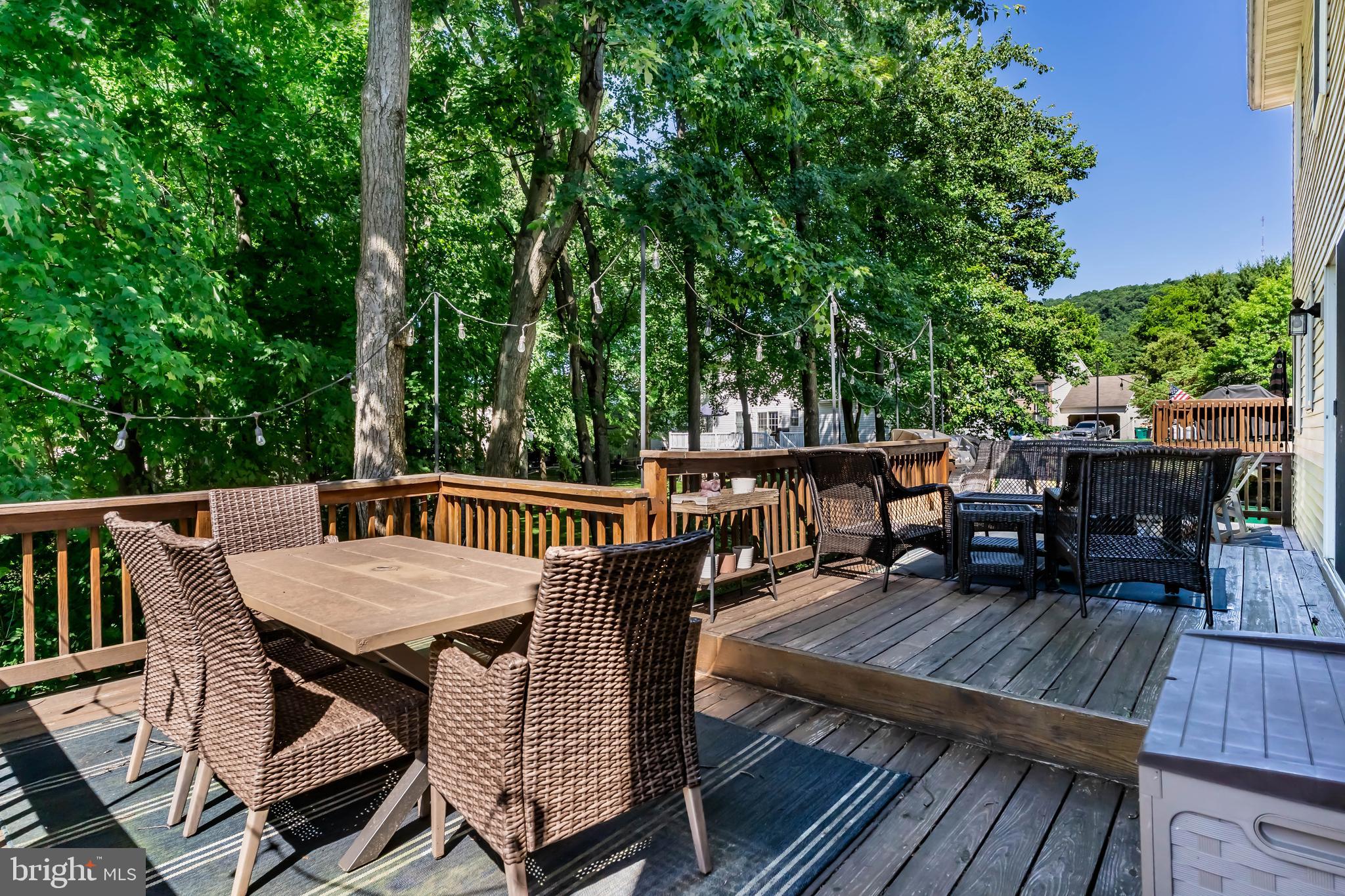 WESTWOOD HILLS - Residential