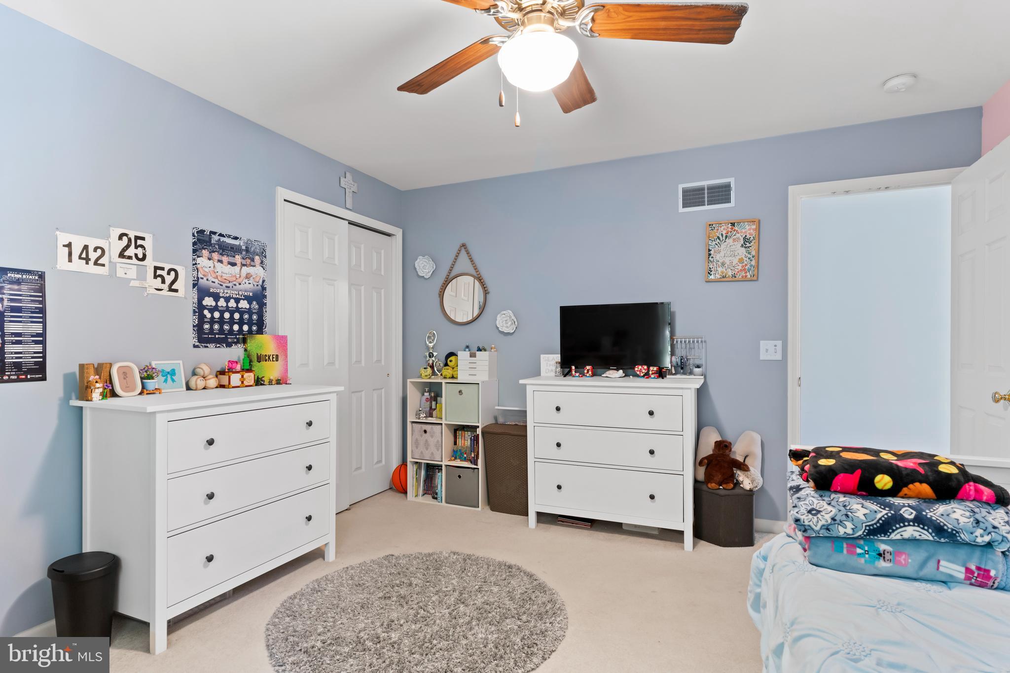 WESTWOOD HILLS - Residential
