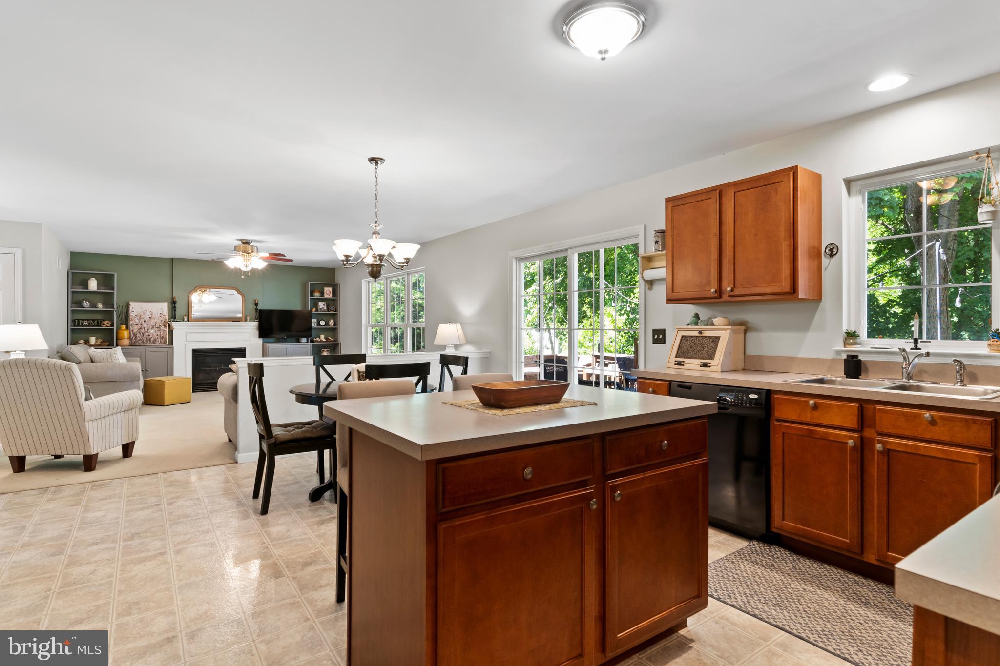 WESTWOOD HILLS - Residential