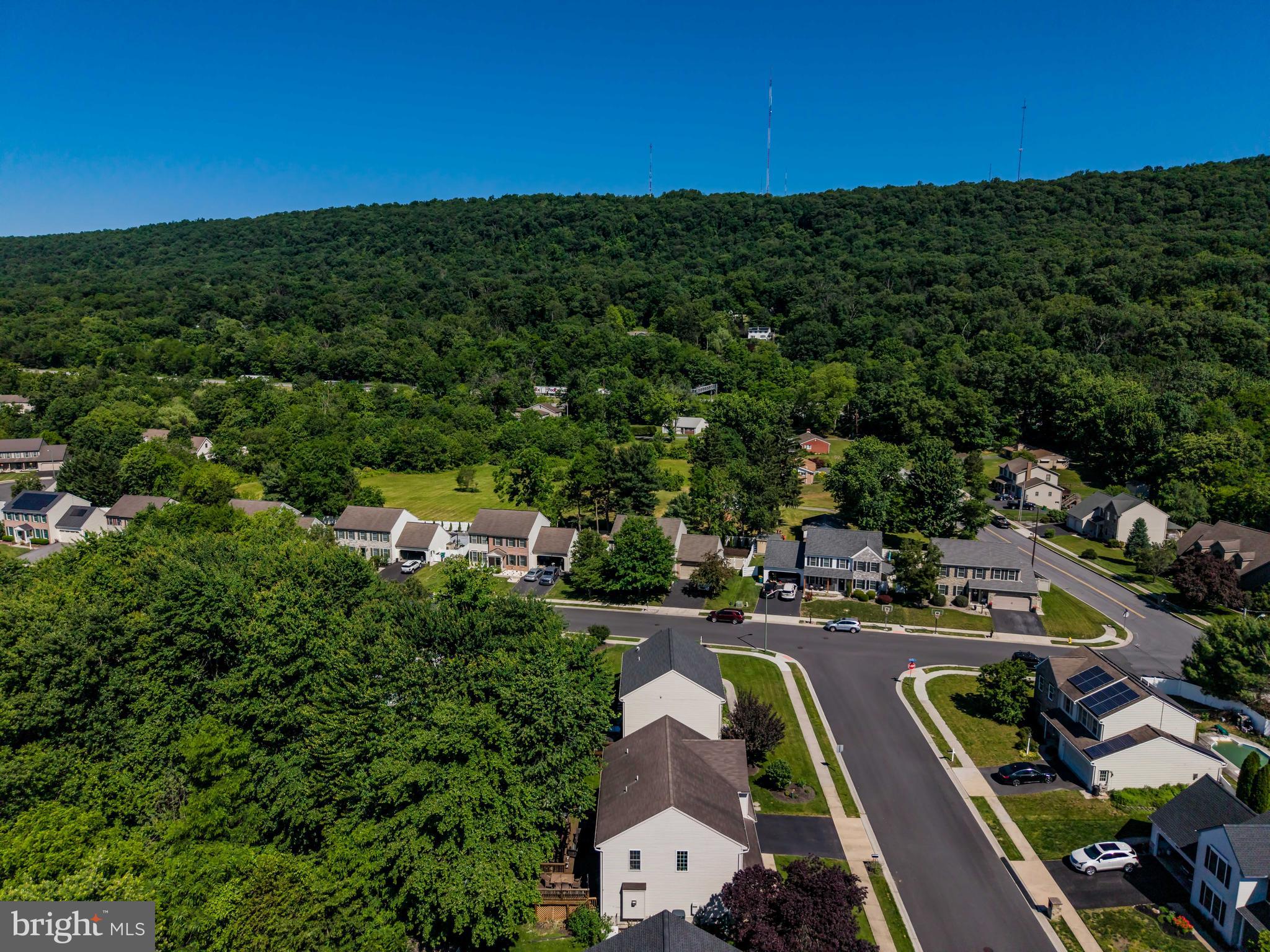 WESTWOOD HILLS - Residential