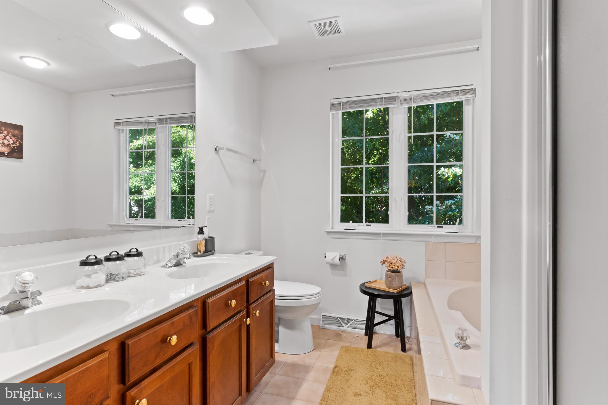 WESTWOOD HILLS - Residential