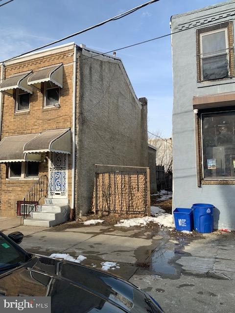 GRAYS FERRY - Land