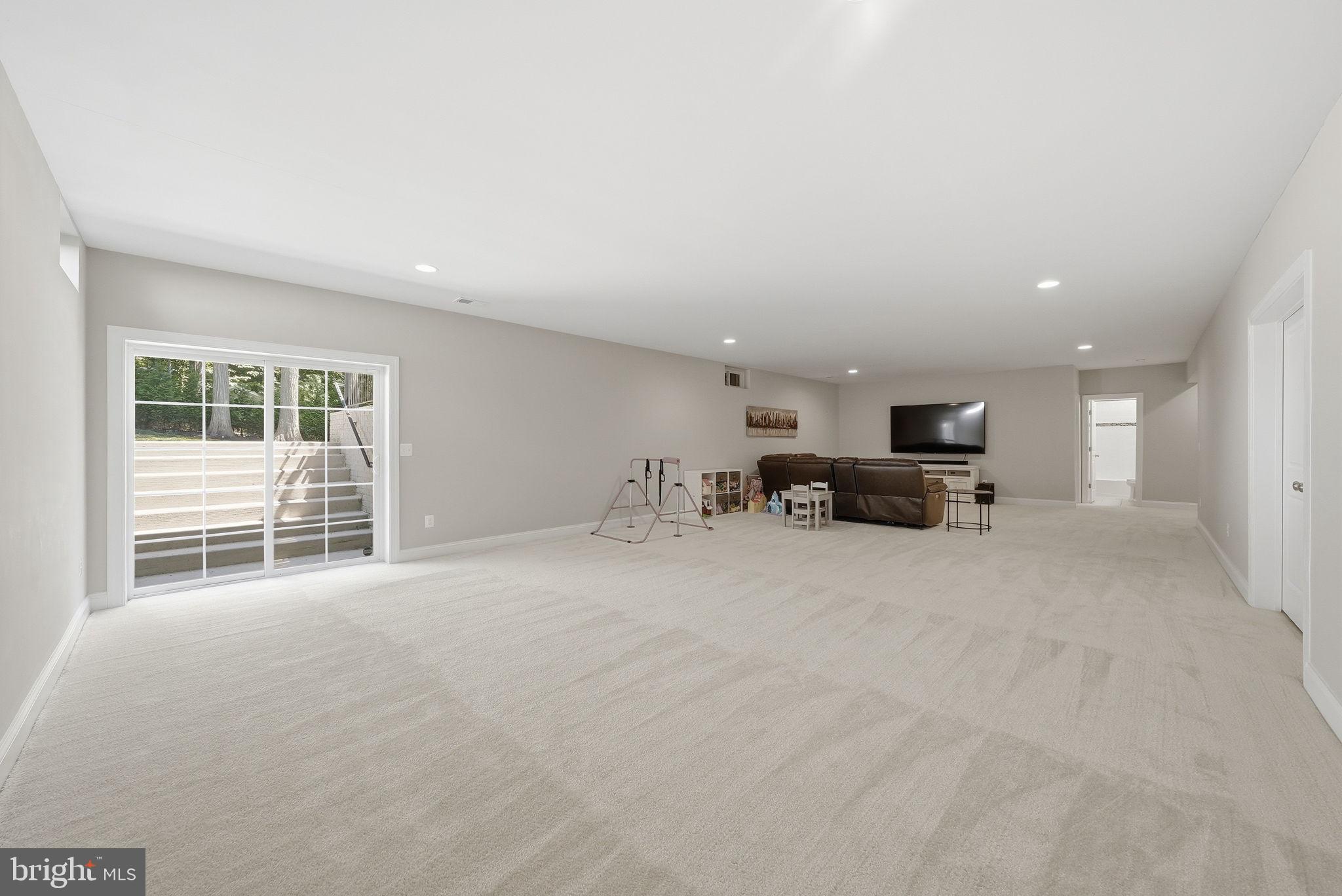 FAIRFAX ACRES - Residential