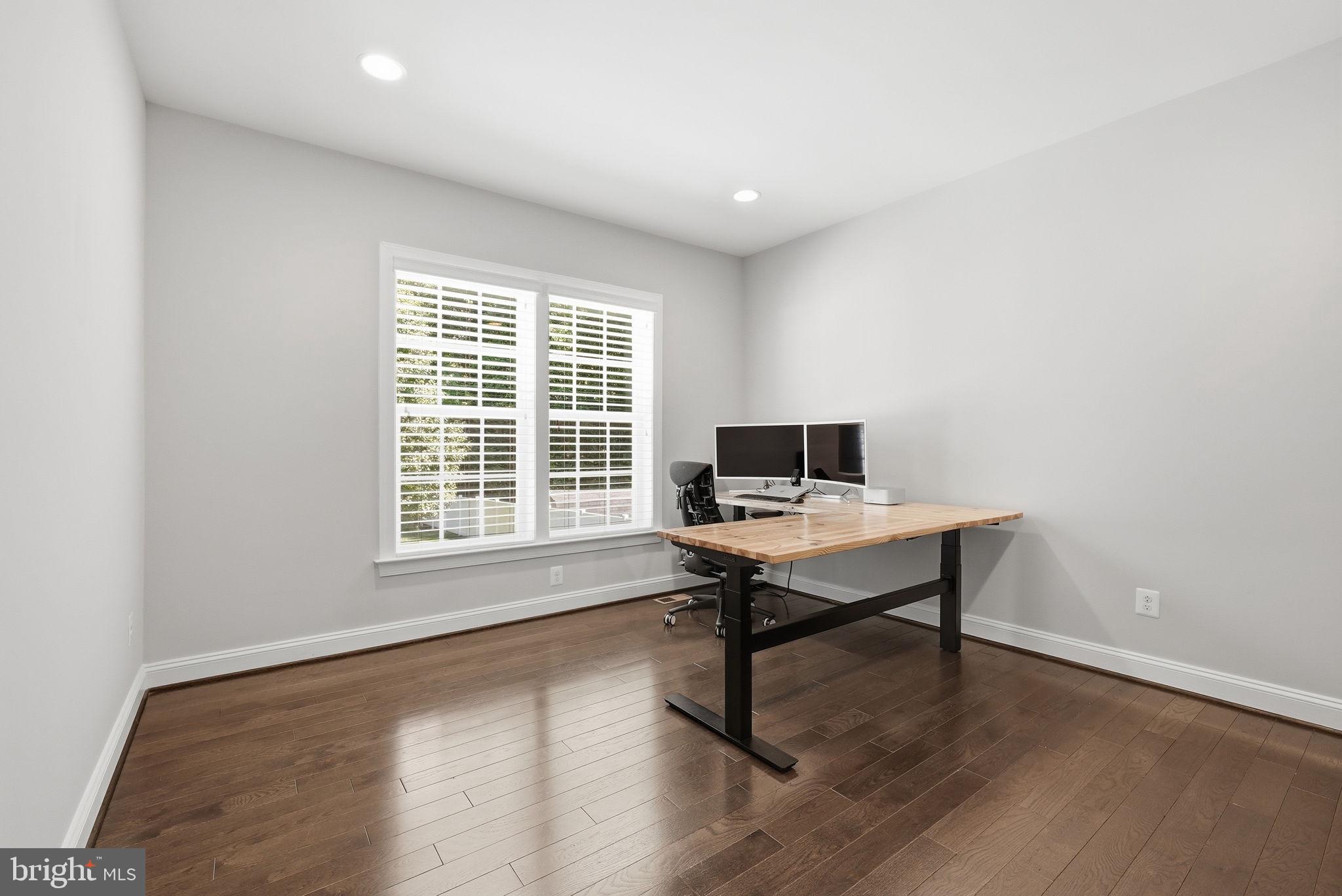 FAIRFAX ACRES - Residential