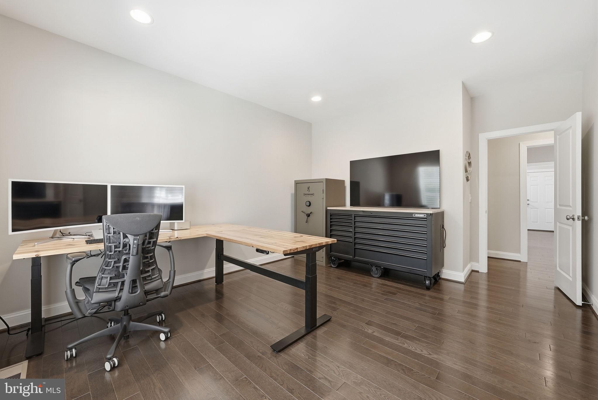 FAIRFAX ACRES - Residential