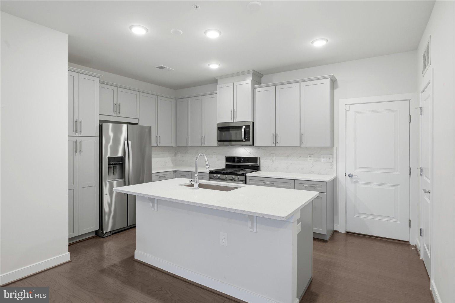 METROPARK AT ARROWBROOK - Residential